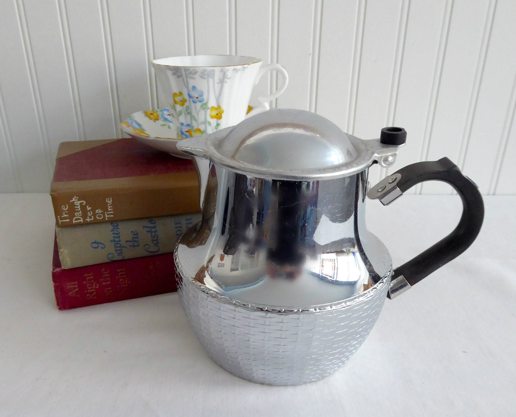 Vintage Chrome Bakelite Teapot with Swan Spout & Basketweave Base - Early Wikka Ware 1930s Retro Style - Perfect for Tea Lovers, Collectors & Vintage Home Decor