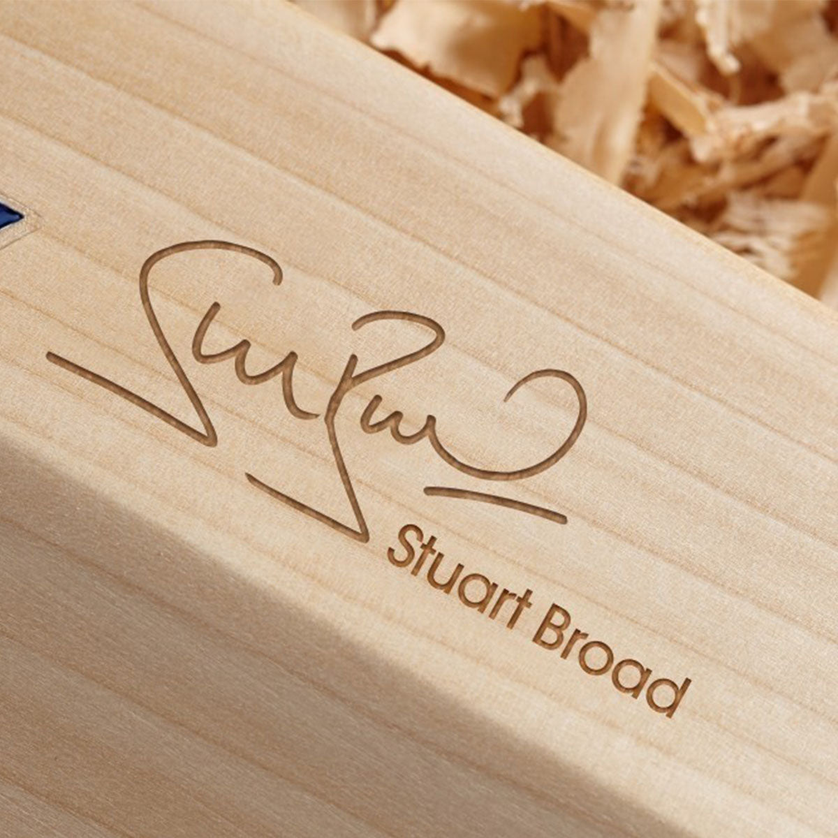 Gunn & Moore Stuart Broad Players Edition Cricket Bat | Premium English Willow | Lightweight & Durable | Perfect for Professional Matches & Training Sessions