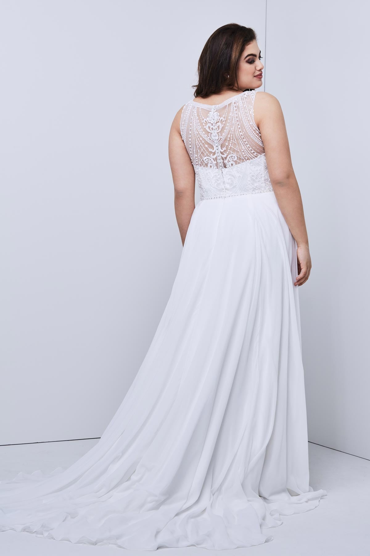 Watters Hathaway 19705 Plus Size Wedding Gown Sample Dress - Perfect for Bridal Shop Try-Ons and Curvy Bride Fittings