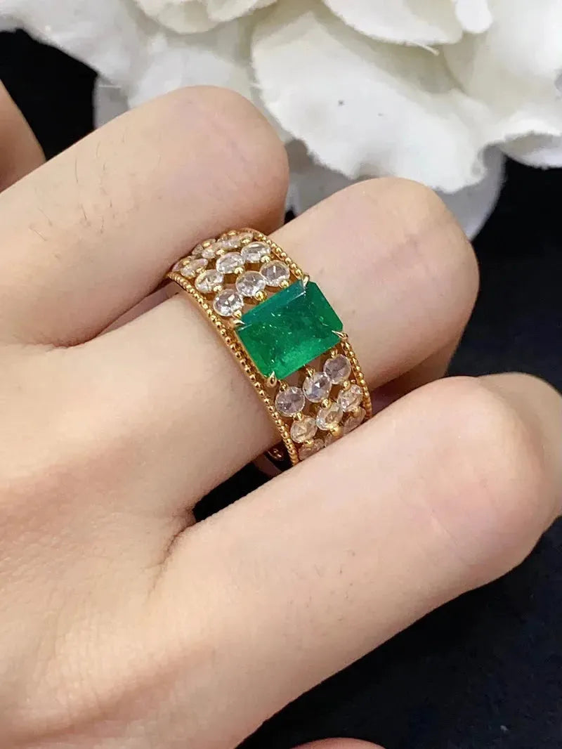 18K Yellow Gold Vintage Diamond & Emerald Ring for Women - Luxury Real Natural Gemstone Wedding, Engagement & Party Jewelry - Perfect for Anniversaries, Gifts & Special Occasions