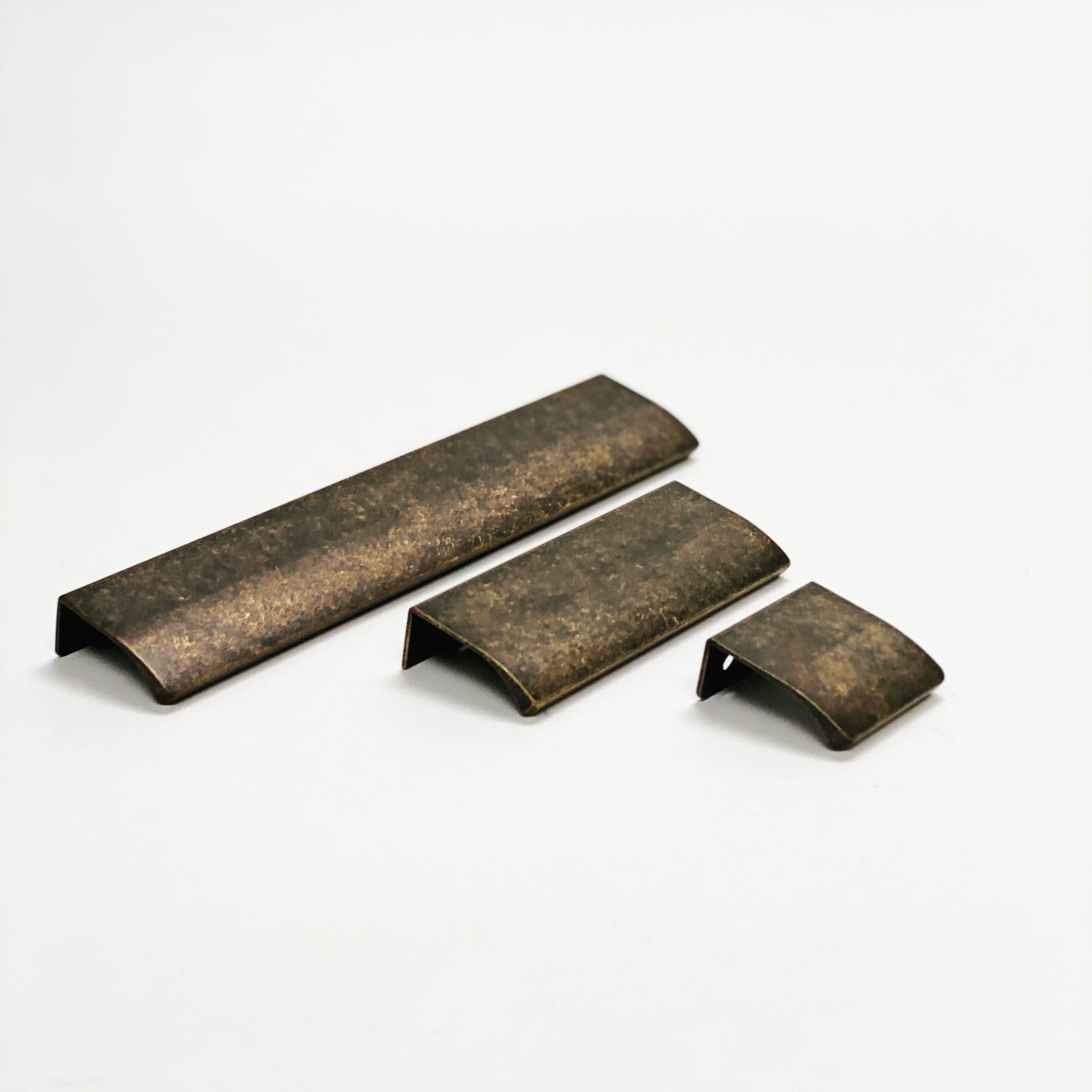 Antique Brass Edge Finger Drawer Pulls - Vintage Cabinet Handles for Kitchen, Bathroom & Furniture (Set of 10) - Perfect for Home Renovation & DIY Projects