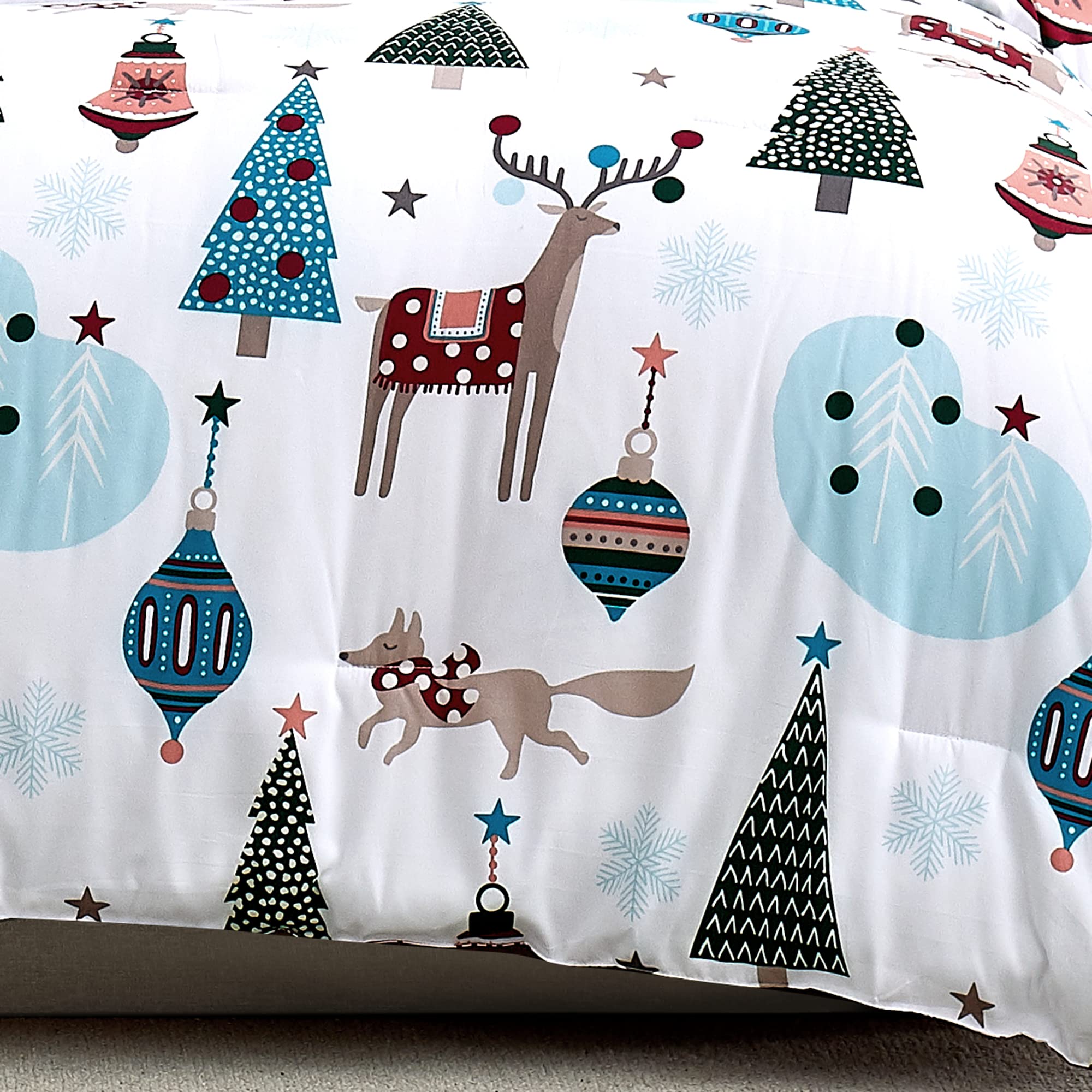 Southshore Fine Living Winter Wonderland Christmas Comforter Set - Twin Size 5-Piece Holiday Bedding with Shams & Throw Pillows, Reversible Red Plaid Bedspread Featuring Cute Trees & Reindeer | Perfect for Festive Bedroom Decor and Cozy Winter Nights