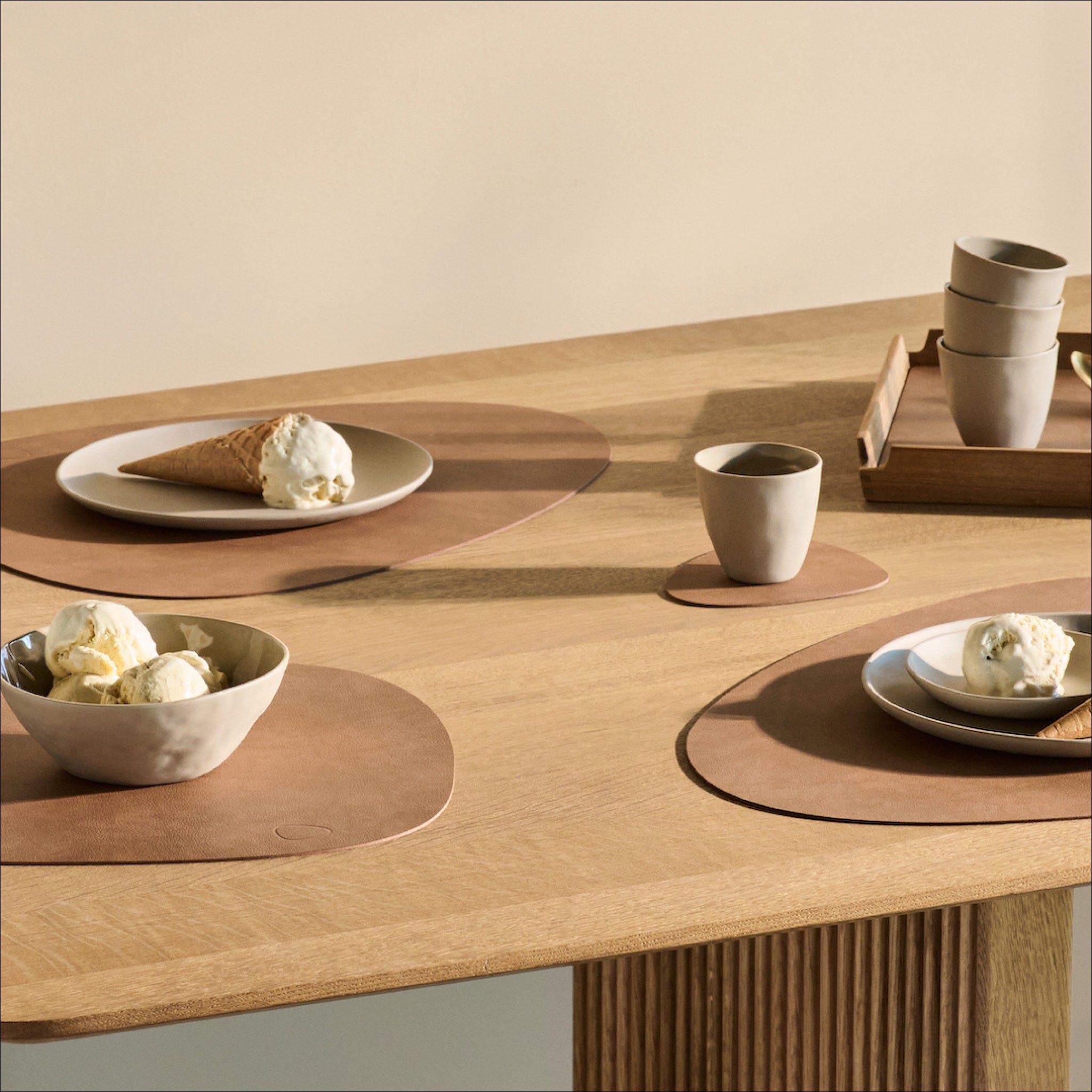 LIND DNA Nupo Curve Table Placemat Large - Natural Bamboo Fiber Placemat for Dining Table, Kitchen, and Outdoor Picnics - Eco-Friendly & Heat-Resistant Tableware for Everyday Use
