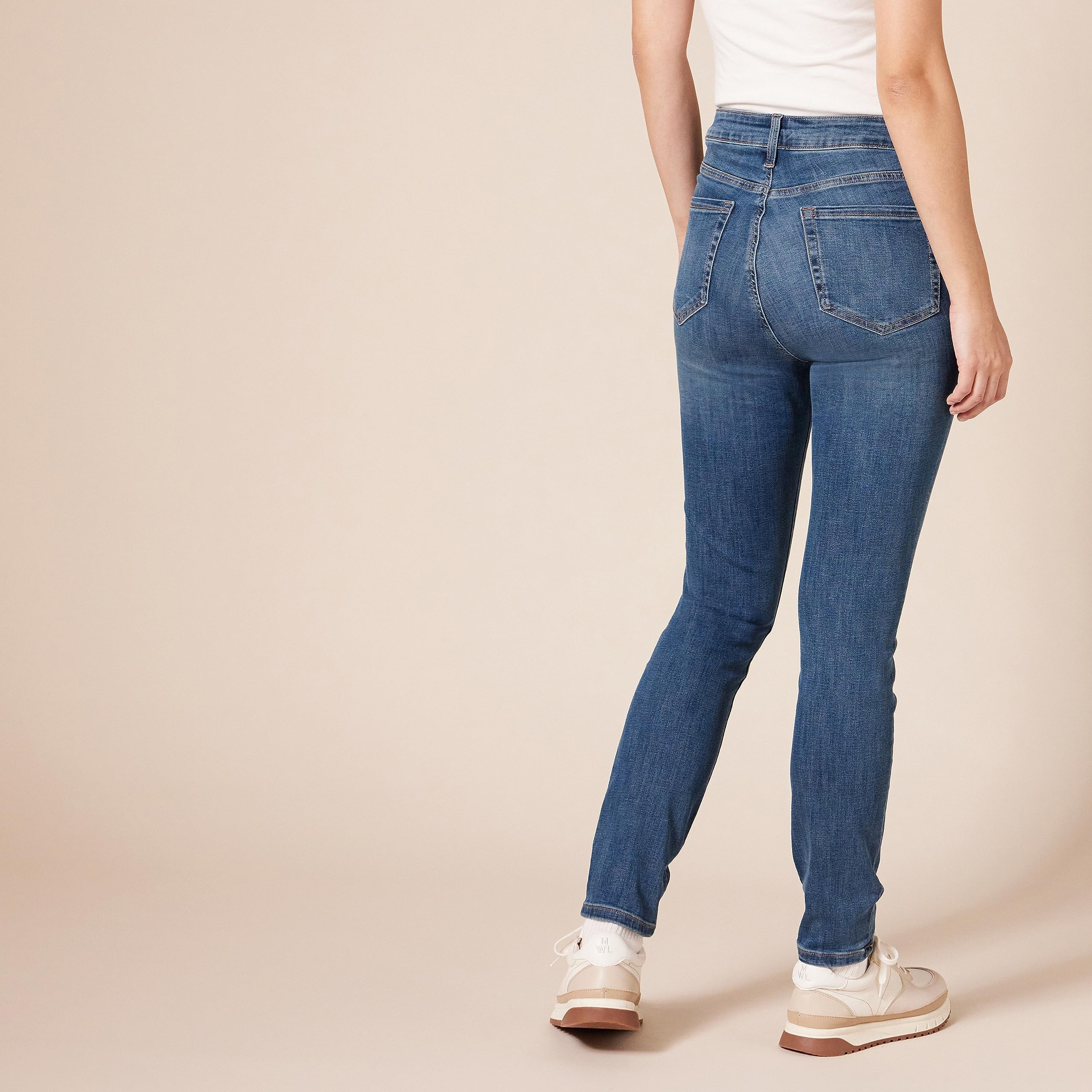 Amazon Essentials Women's High Waist Skinny Jeans - Stretchy Denim Pants for Everyday Comfort & Style | Perfect for Work, Casual Outings & Date Nights