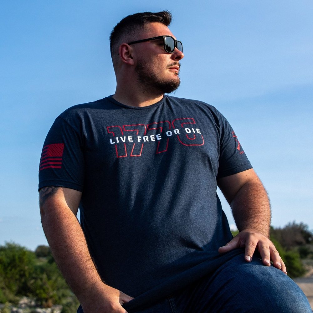 Live Free Or Die '76 Vintage T-Shirt - Midnight Navy - Retro Patriotic Tee for Men & Women - Perfect for 4th of July, Independence Day & Casual Wear