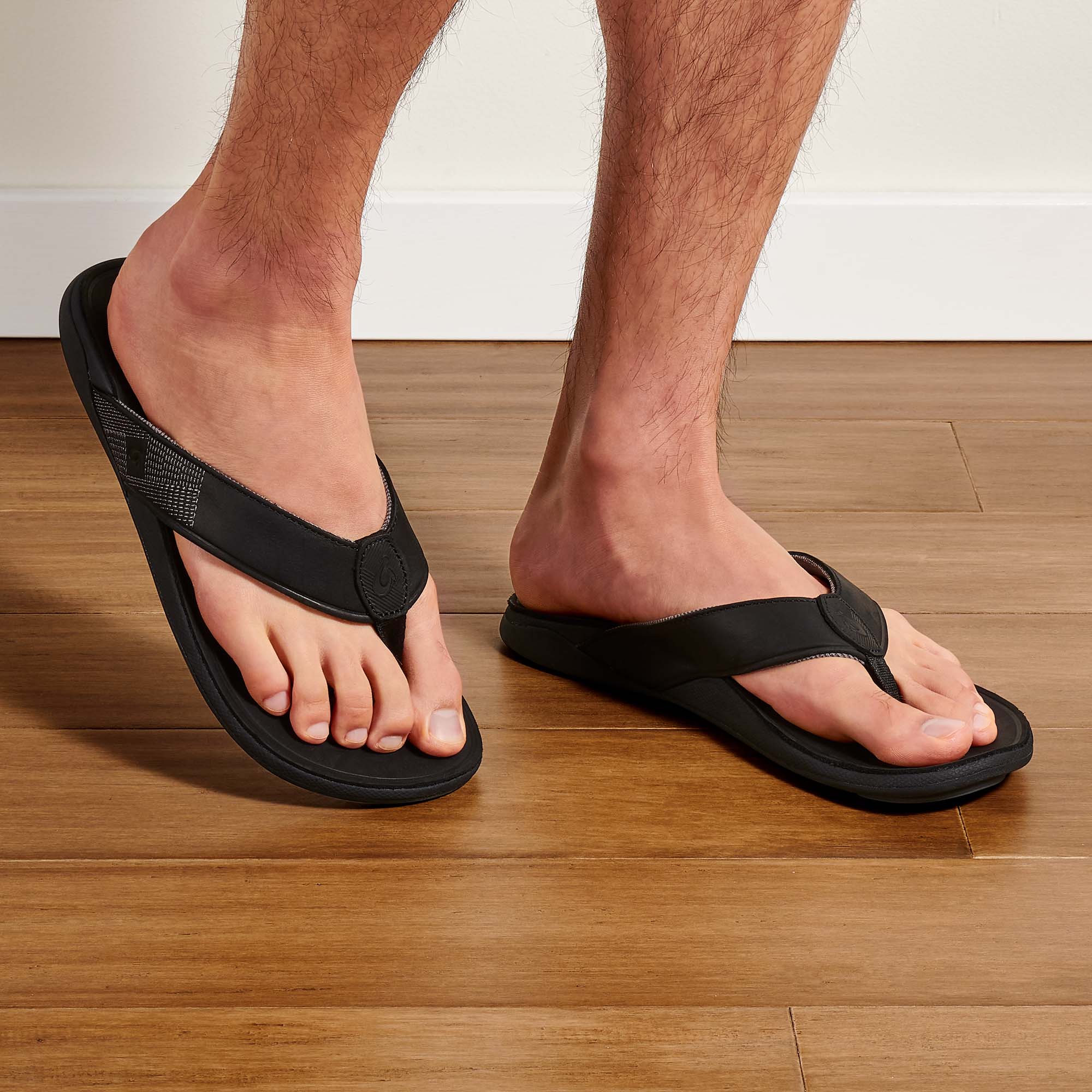 Premium Tuahine Men's Leather Beach Sandals - Comfortable Black Leather Flip Flops for Summer, Vacation & Outdoor Activities
