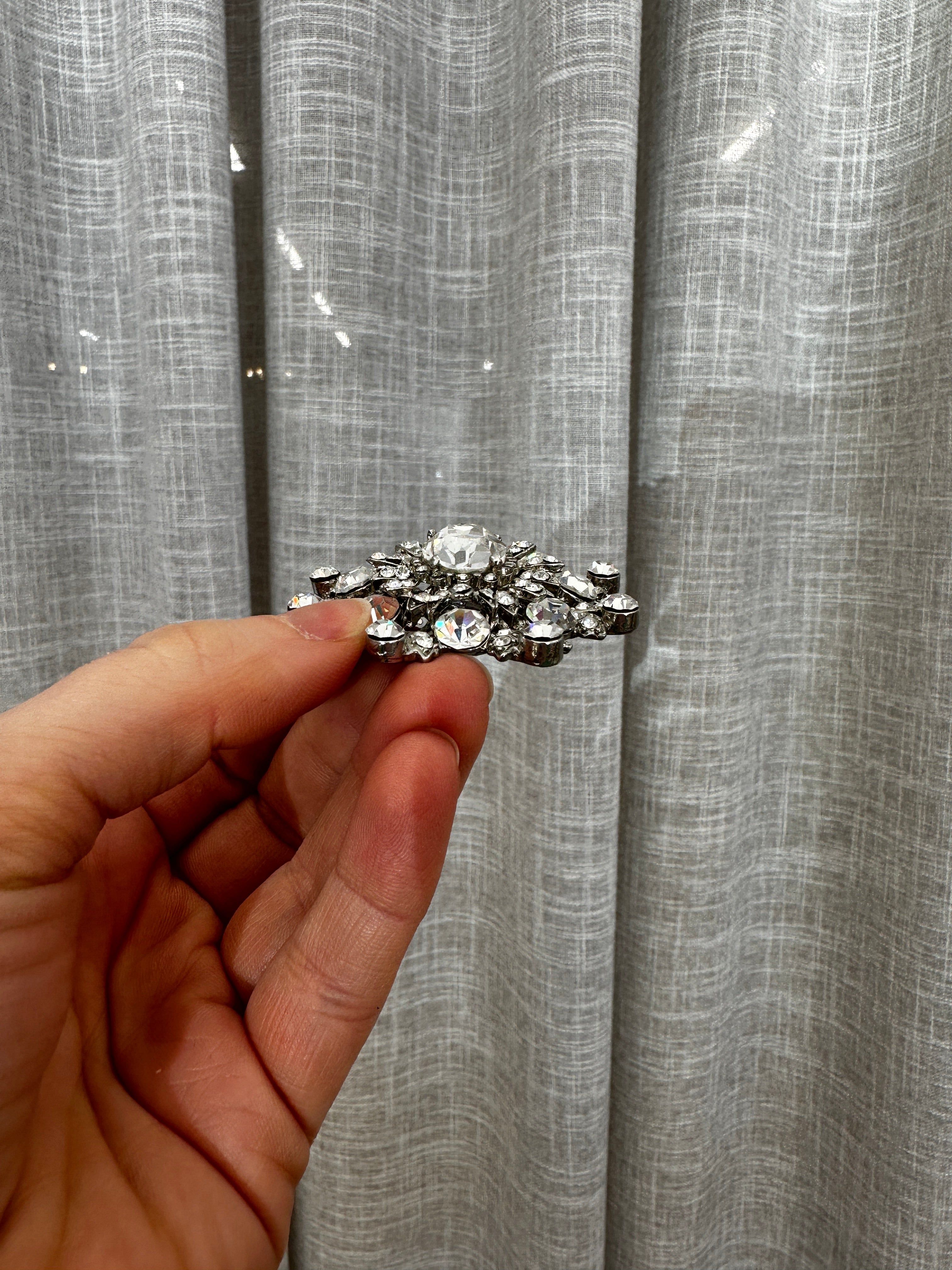 Sparkle Brooch Pin for Women - Elegant Crystal Rhinestone Jewelry for Dresses, Blazers, and Special Occasions