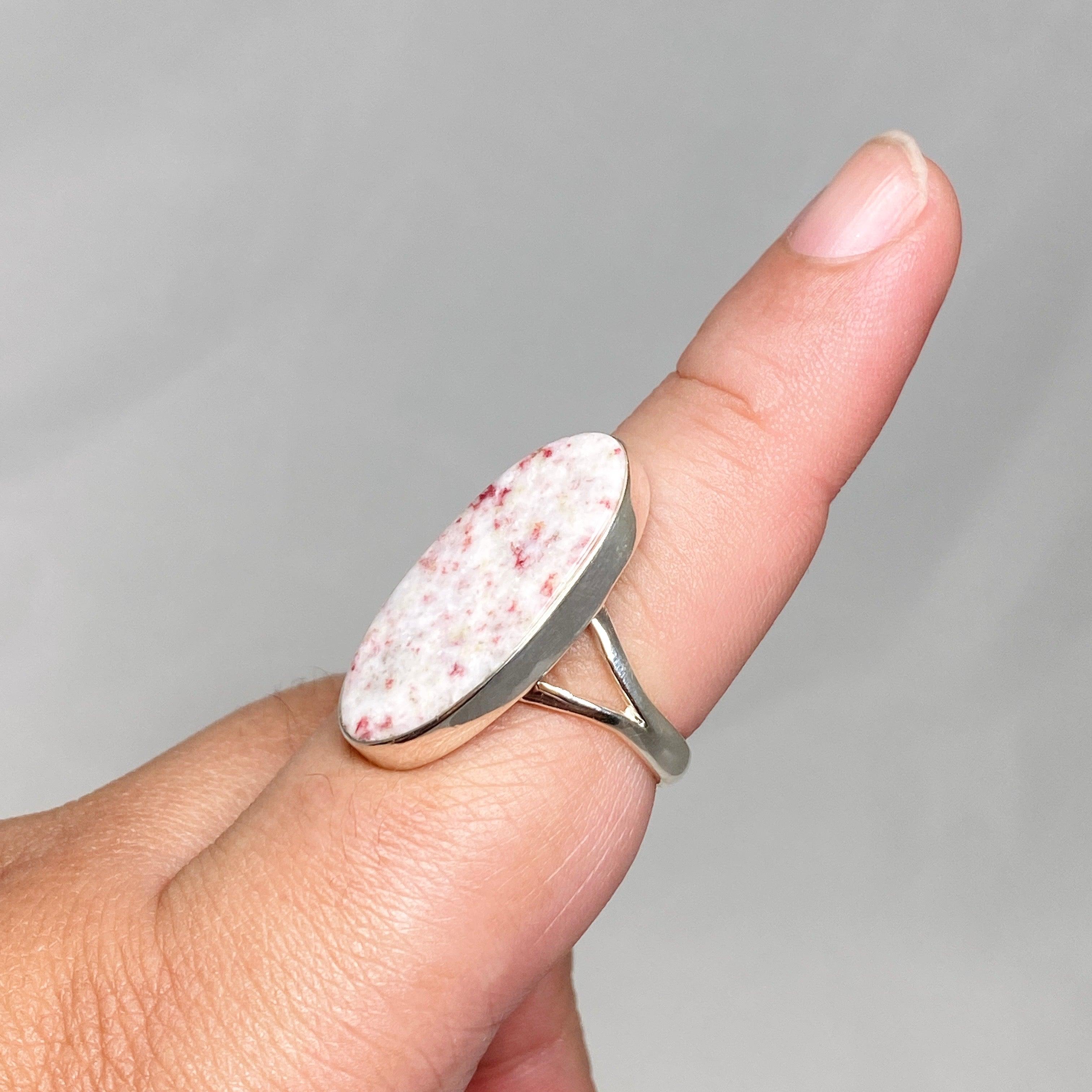 Cinnabar Oval Split Band Ring for Women Size 9 KRGJ3173 - Elegant Jewelry Gift for Birthday, Anniversary & Special Occasions