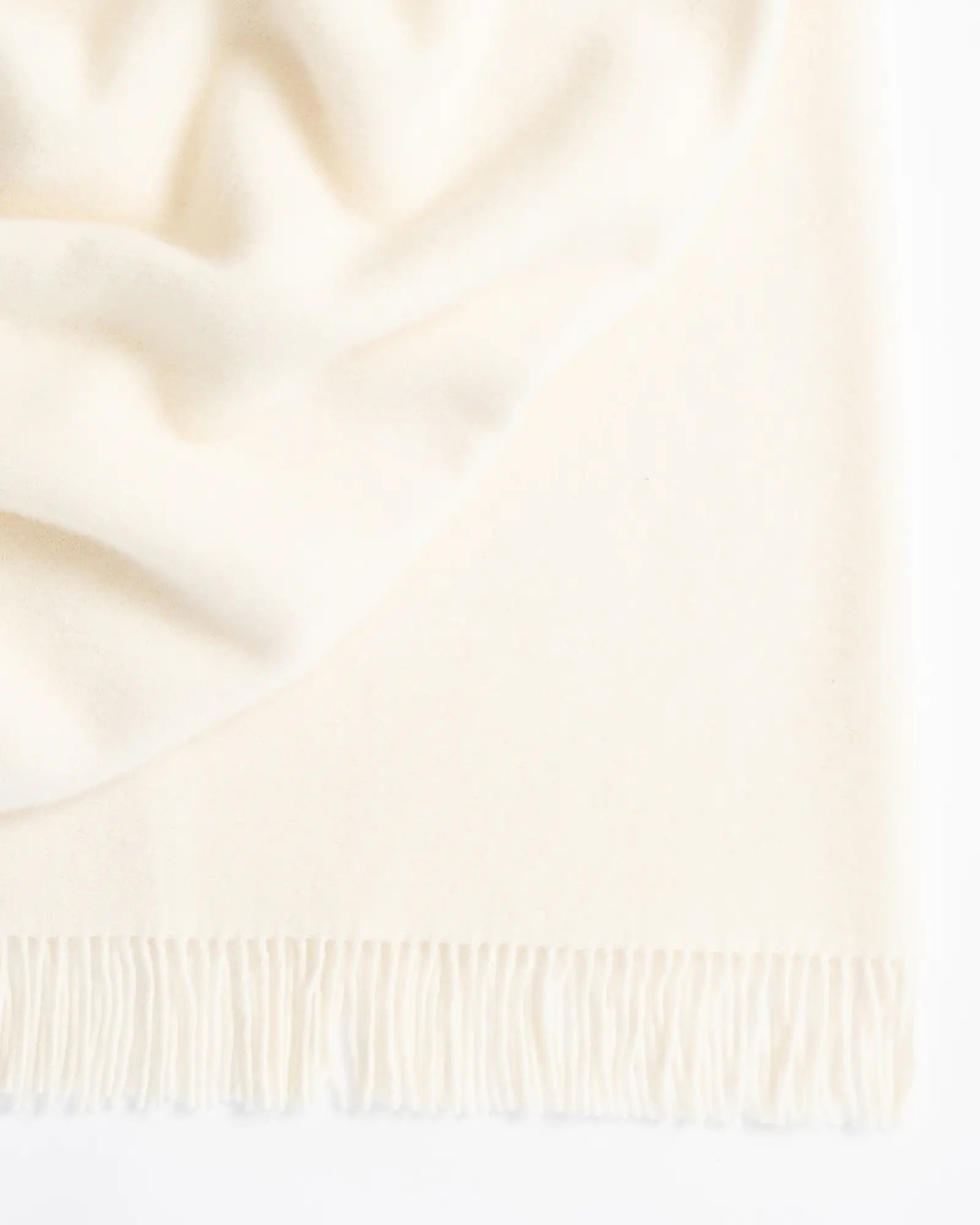 Nevis Throw Snow - Soft & Cozy Winter Blanket for Home, Office & Travel - Perfect for Couch, Bed & Outdoor Use - Warm & Stylish Plush Fleece Throw