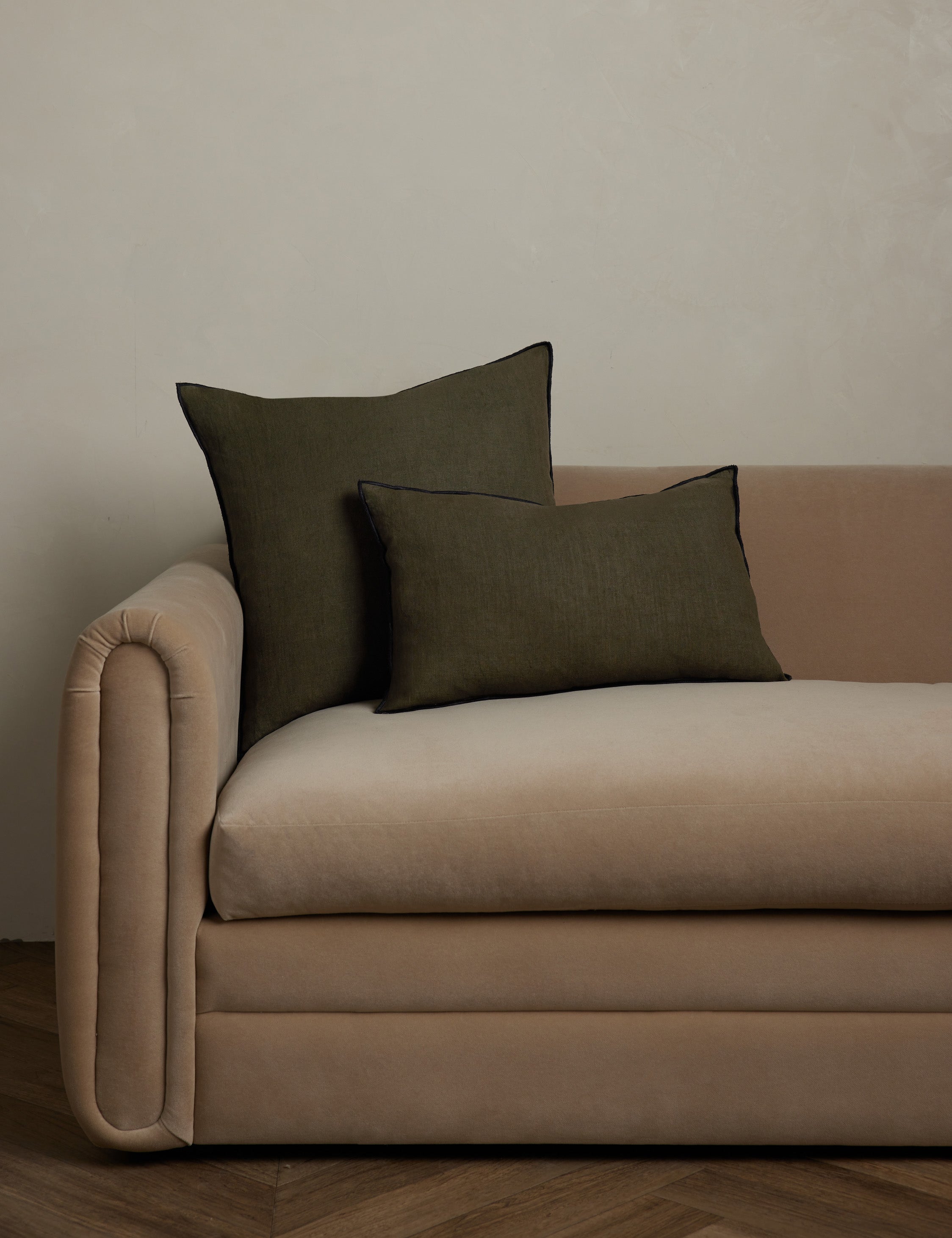 Stylish Carys Contrast Linen Pillow Cover - Breathable & Durable Home Decor for Sofa, Bedroom, and Living Room - Perfect for Modern Farmhouse, Boho, and Scandinavian Interior Design Styles