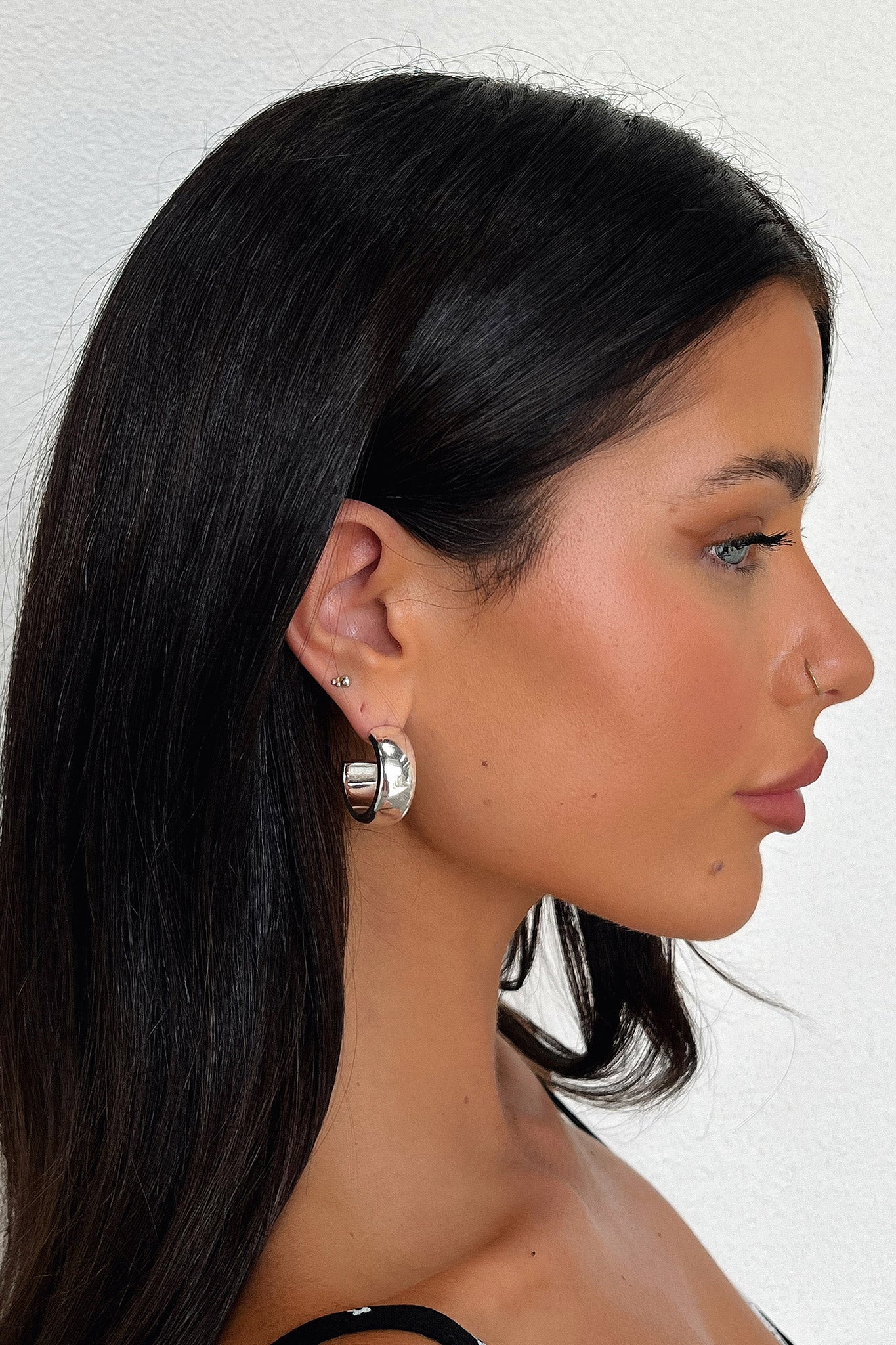 Stylish Akia Silver Hoop Earrings for Women - Trendy Fashion Jewelry for Everyday Wear & Special Occasions