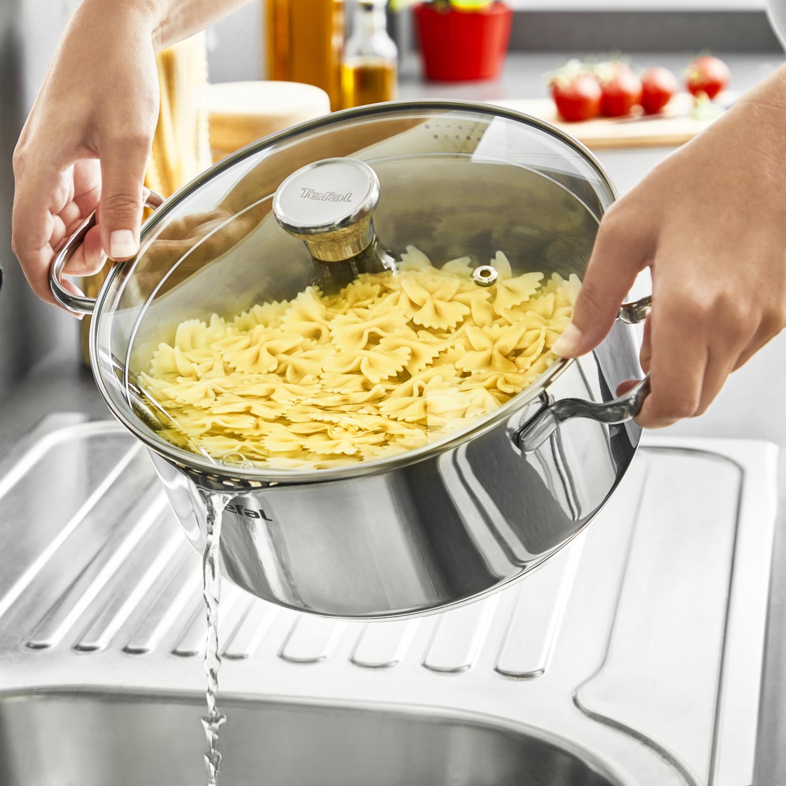 T-Fal 24cm 4.7L Stainless Steel Stockpot with Glass Lid & Steam Vent - Silver | Large Cooking Pot for Soups, Stews & Pasta | Induction Compatible Dutch Oven for Home & Restaurant Use