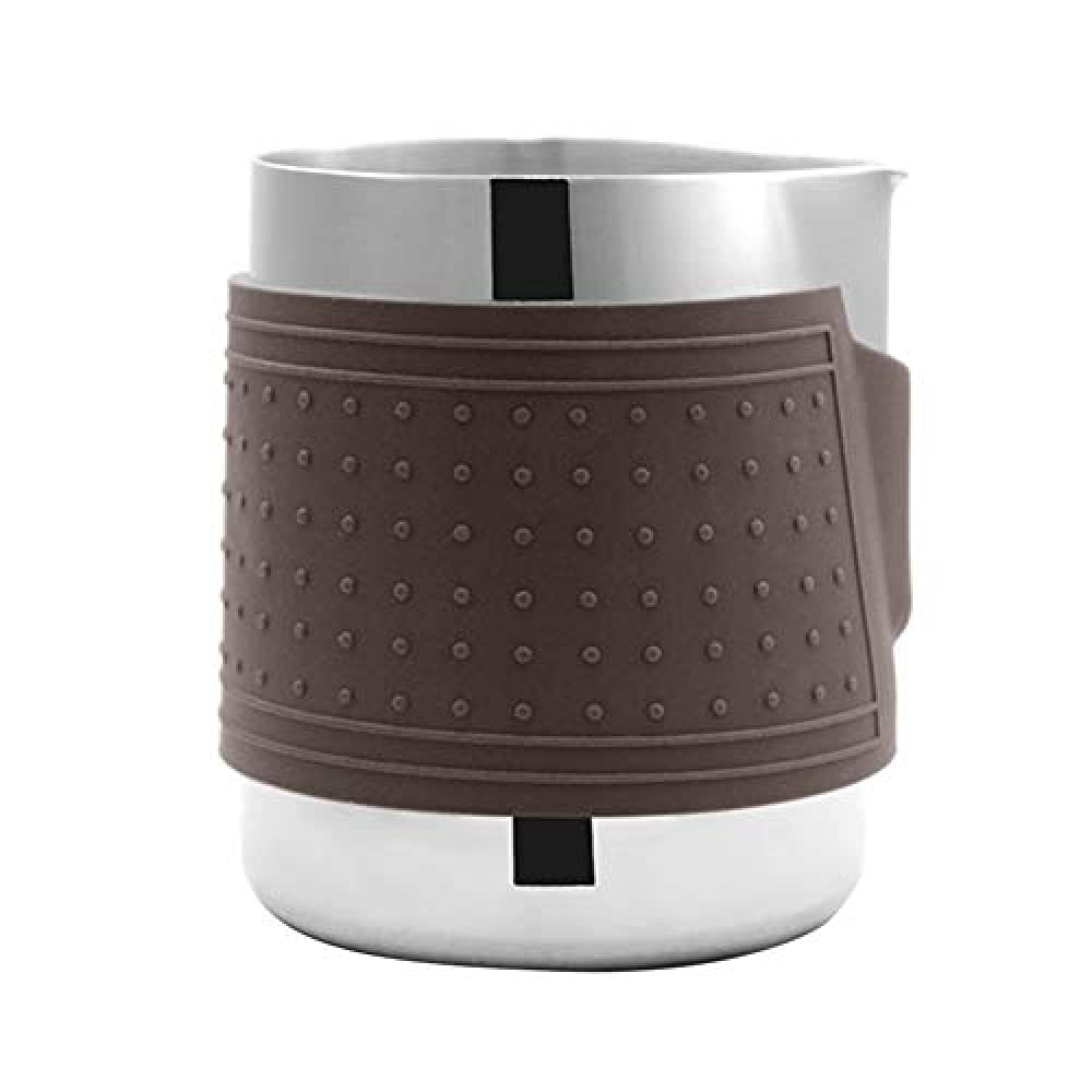 XD Designs Stainless Steel Coffee Pot - Heat-Resistant Milk Frother for Latte & Cappuccino - Silicone Shell Insulated Milk Jug - Perfect for Home Baristas & Coffee Shops (Coffee Color) - Ideal for Espresso Machines, Stovetop Brewing & Cafe Use
