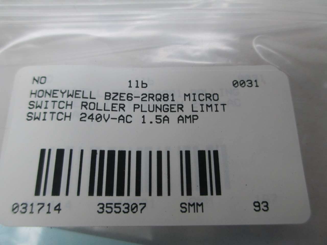 Honeywell BZE6-2RQ81 Compact Enclosed Side Mount Switch - 15 AMP Cross Roller Plunger - Ideal for Industrial Machinery, Automation Systems & Control Panels
