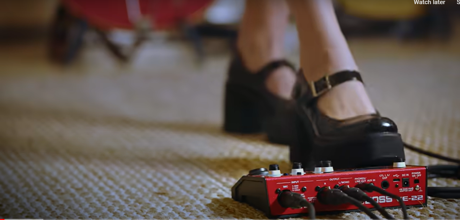 Boss VE-22 Vocal Performer & Looper Pedal for Live Performances and Studio Recording - Perfect for Singers, Musicians, and Vocal Effects Enthusiasts