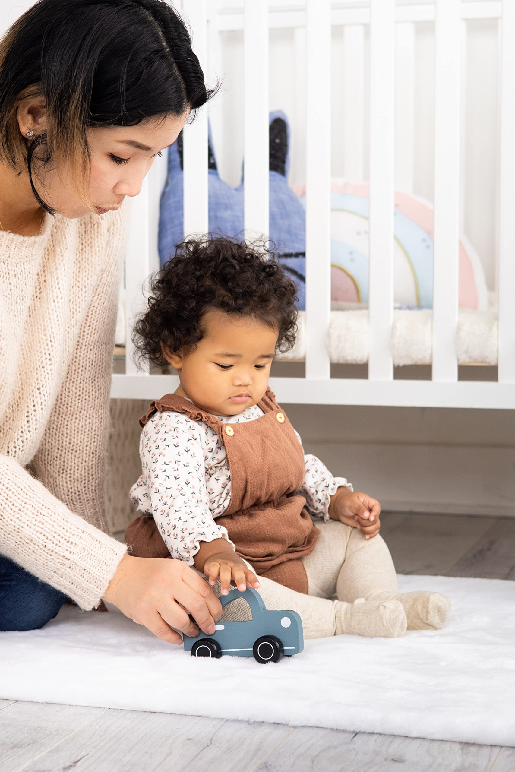 Pearhead Wooden Push and Pull Toy Car - Montessori Baby & Toddler Learning Toy - Gender Neutral Wooden Car for Boys & Girls - Perfect Nursery Toy for Early Childhood Development - Great for Playtime, Motor Skills & Sensory Exploration