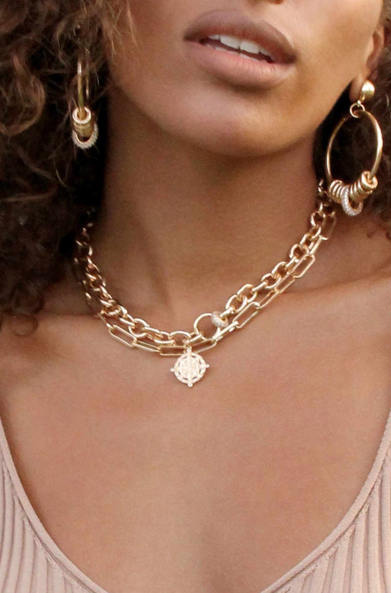 Stylish Cruisin' Chain Link & Charm Necklace for Women - Trendy Layered Jewelry for Casual Outings, Date Nights & Gift Giving