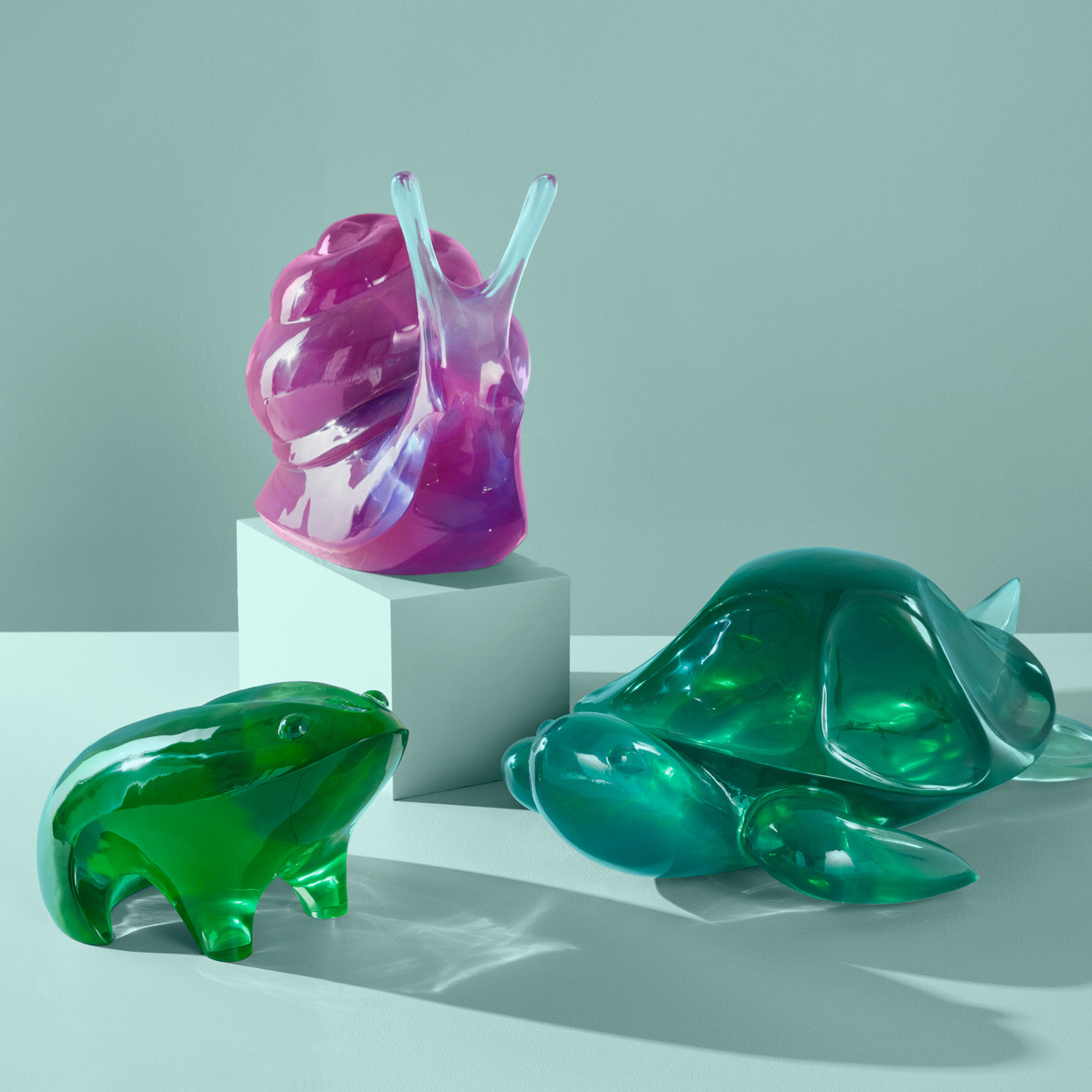 Acrylic Frog Decor - Cute Handmade Animal Figurine for Home & Office Desk Decorations - Perfect for Gifts, Shelf Displays, and Zen Garden Accents
