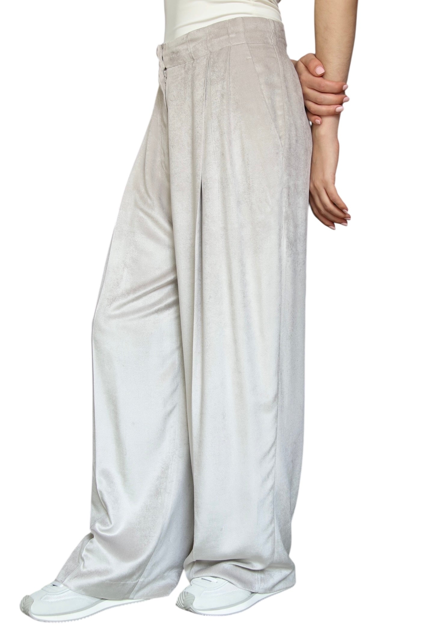 Brunello Cucinelli Beige Wide Leg Velvet Pants Women's Size IT 42 / US 6 - Elegant & Comfortable Velvet Trousers for Work, Party & Evening Events