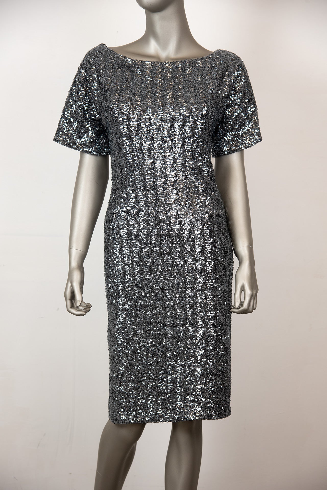 N°21 Silver Sequin Short Sleeve Dress Size 40 - Perfect for Evening Parties, Cocktail Events & Special Occasions