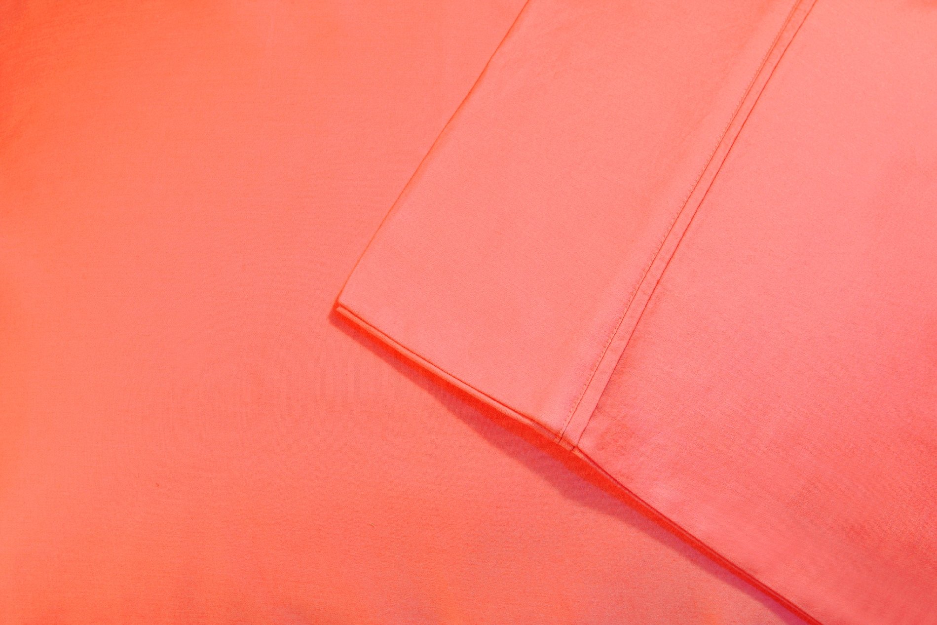 Premium 700 Thread Count Egyptian Cotton Pillowcase Set - King Size, Coral - Ultra Soft Sateen Weave, Breathable & Cooling Bedding for Hot Sleepers - Includes 2 Pillowcases - Perfect for Luxury Hotels, Master Bedrooms & Guest Rooms