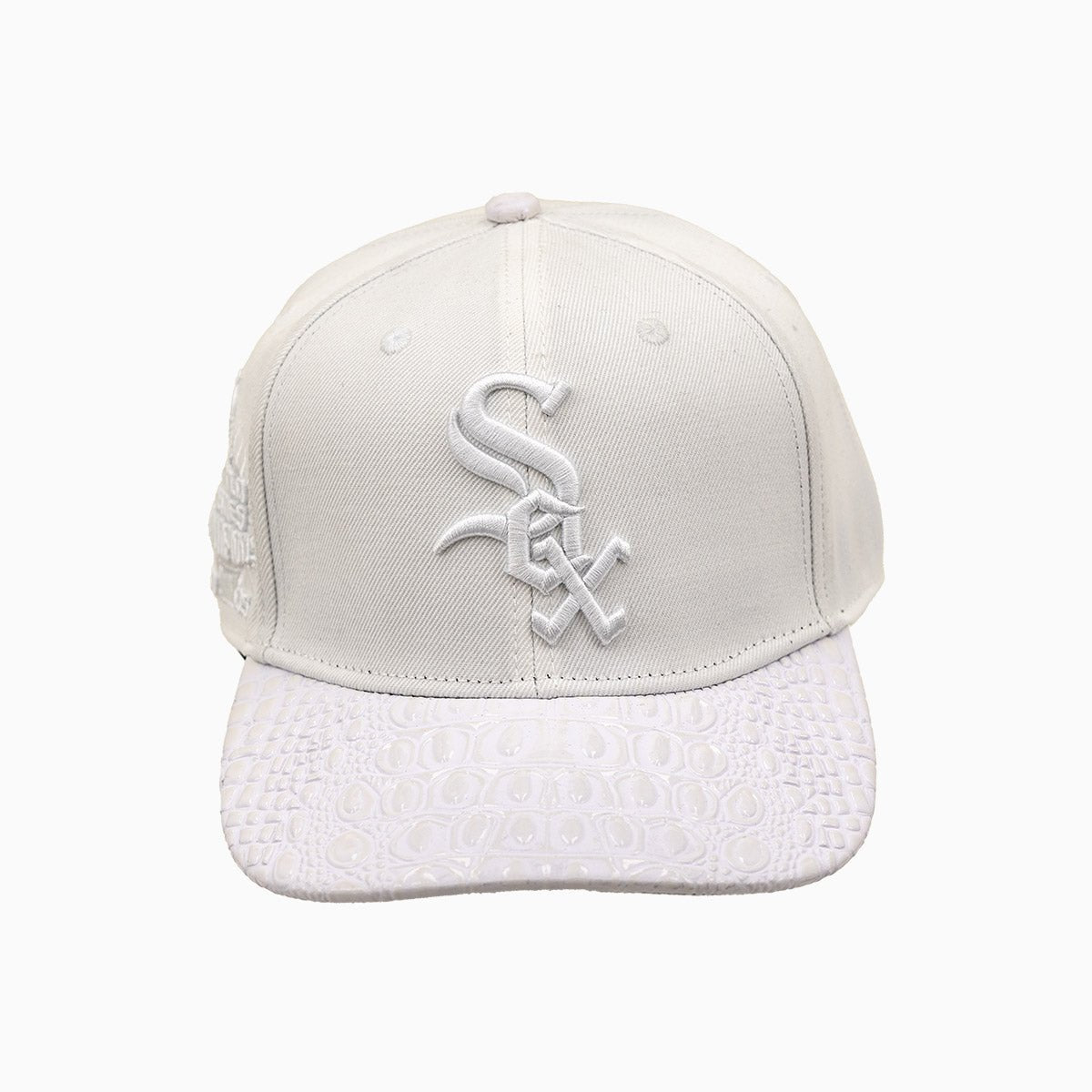Chicago White Sox Baseball Cap with Genuine Leather Visor - Official MLB Licensed Hat for Men & Women - Perfect for Games, Tailgating & Everyday Wear