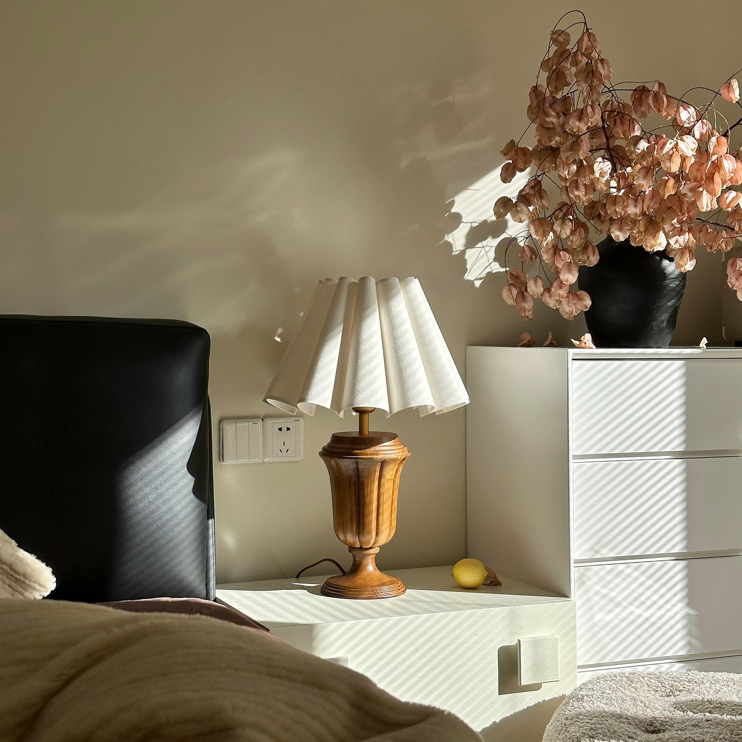 Florence Tulip Table Lamp - Modern LED Bedside Night Light for Bedroom, Living Room & Office - Warm White Dimmable Lighting for Home Decor