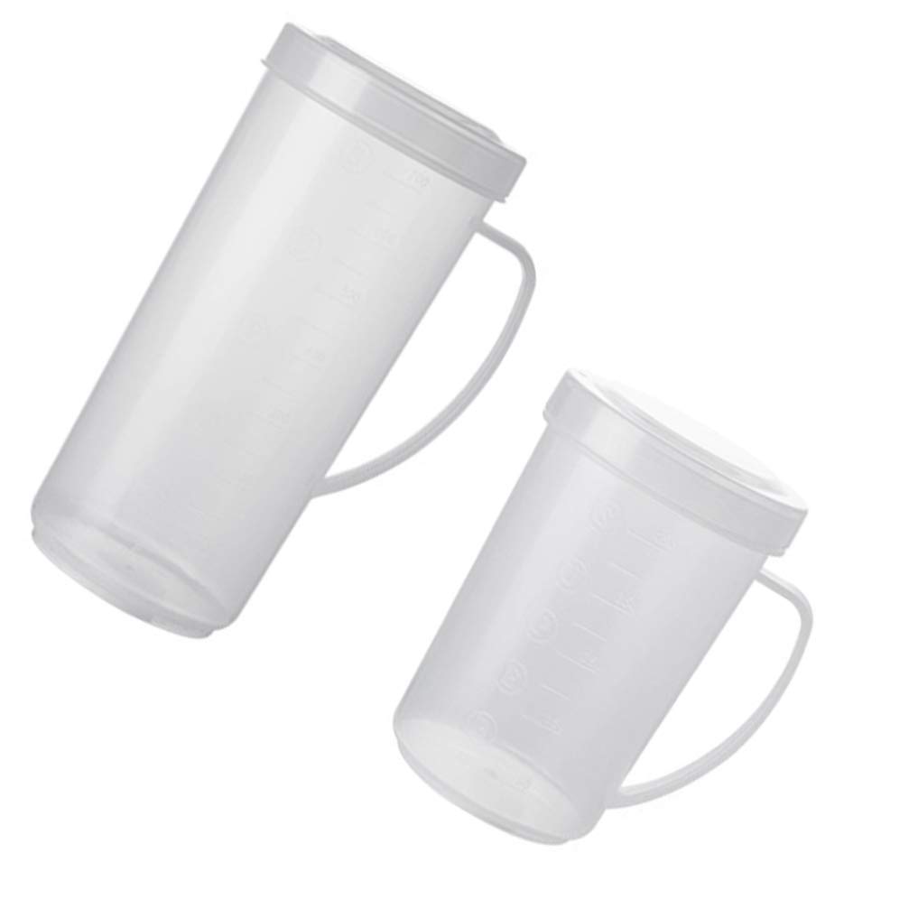 HEMOTON 2-Piece Plastic Measuring Cups with Lids - 550ml & 800ml Graduated Mixing Jugs for Coffee, Milk, Tea, Whiskey - Non-Stick, Leak-Proof Kitchen & Bar Essentials for Home, Cafe, and Cocktail Making