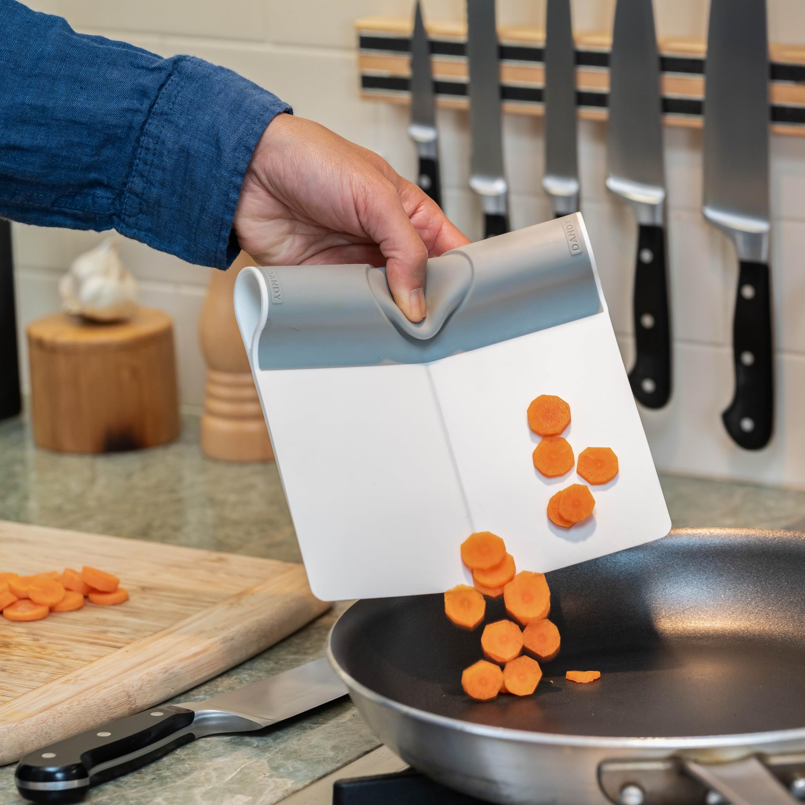 DANDY ScooperDuper - Multi-Purpose Folding Kitchen Tool | Bench Scraper, Dough Cutter & Food Scooper | Ergonomic Design for Baking, Cooking & Food Prep | Perfect for Cutting Boards & Chef Knives | Space-Saving Kitchen Gadget for Home & Professional Use