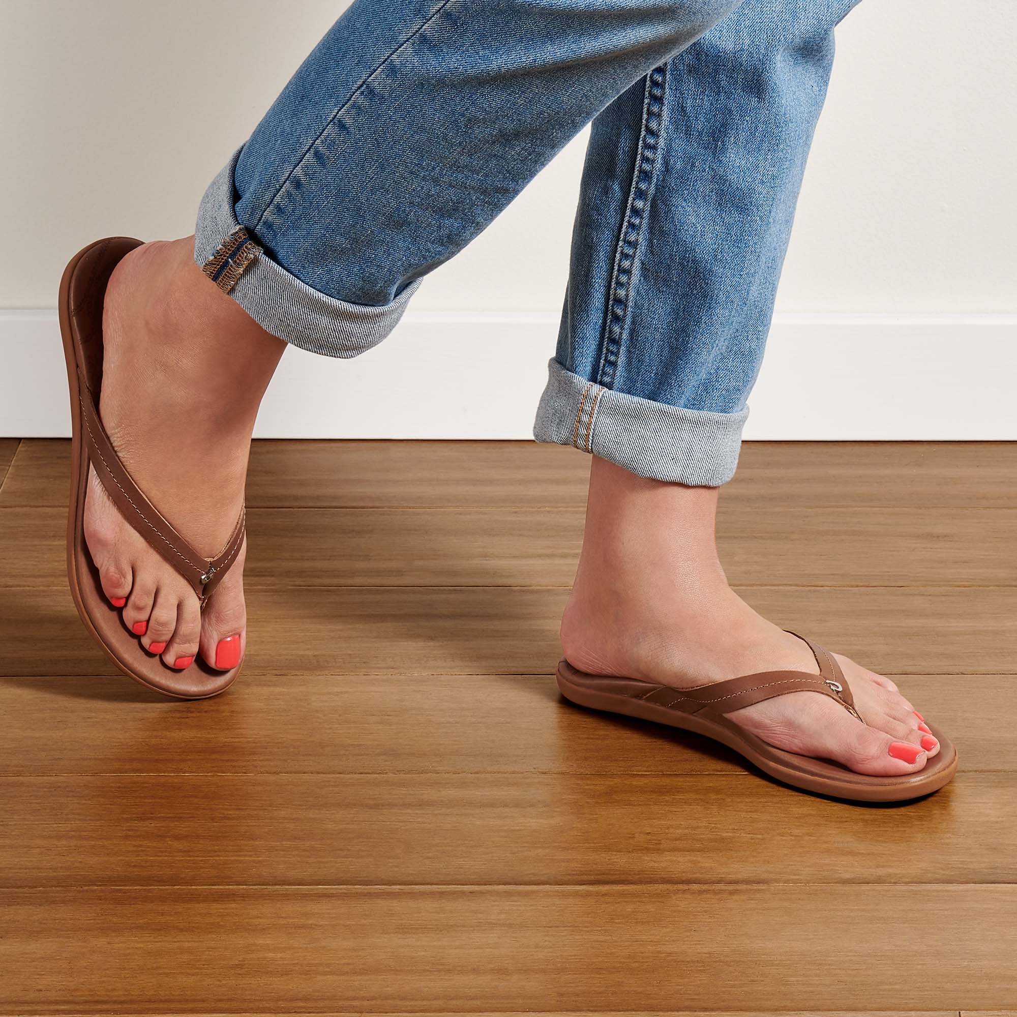 Honu Women's Leather Beach Sandals Tan - Comfortable & Stylish Flip Flops for Summer Vacation, Poolside Lounging and Casual Outings