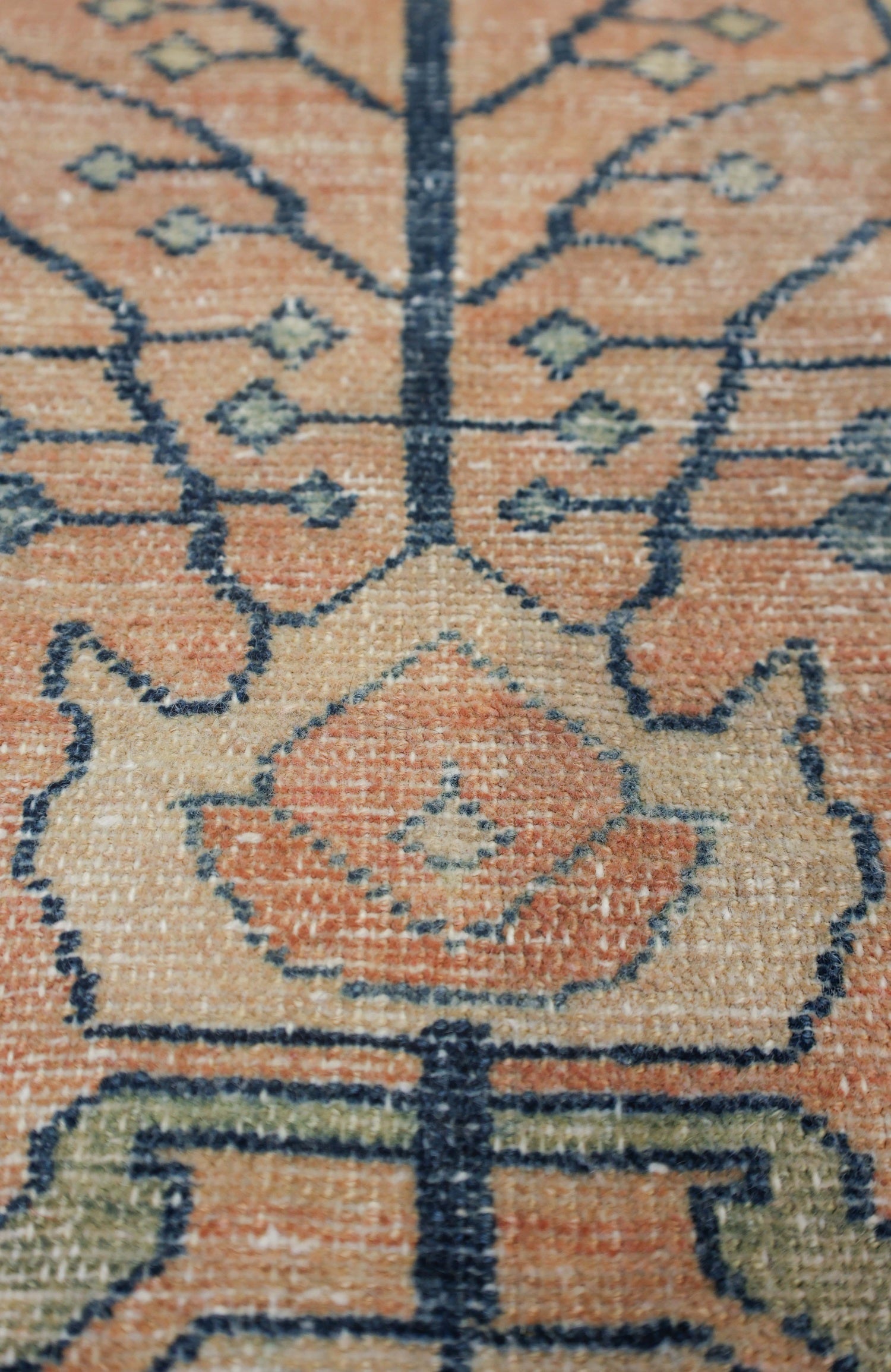 Antique Lilihan Handwoven Traditional Rug - Authentic Persian Wool Carpet for Living Room, Bedroom & Home Decor - J66410