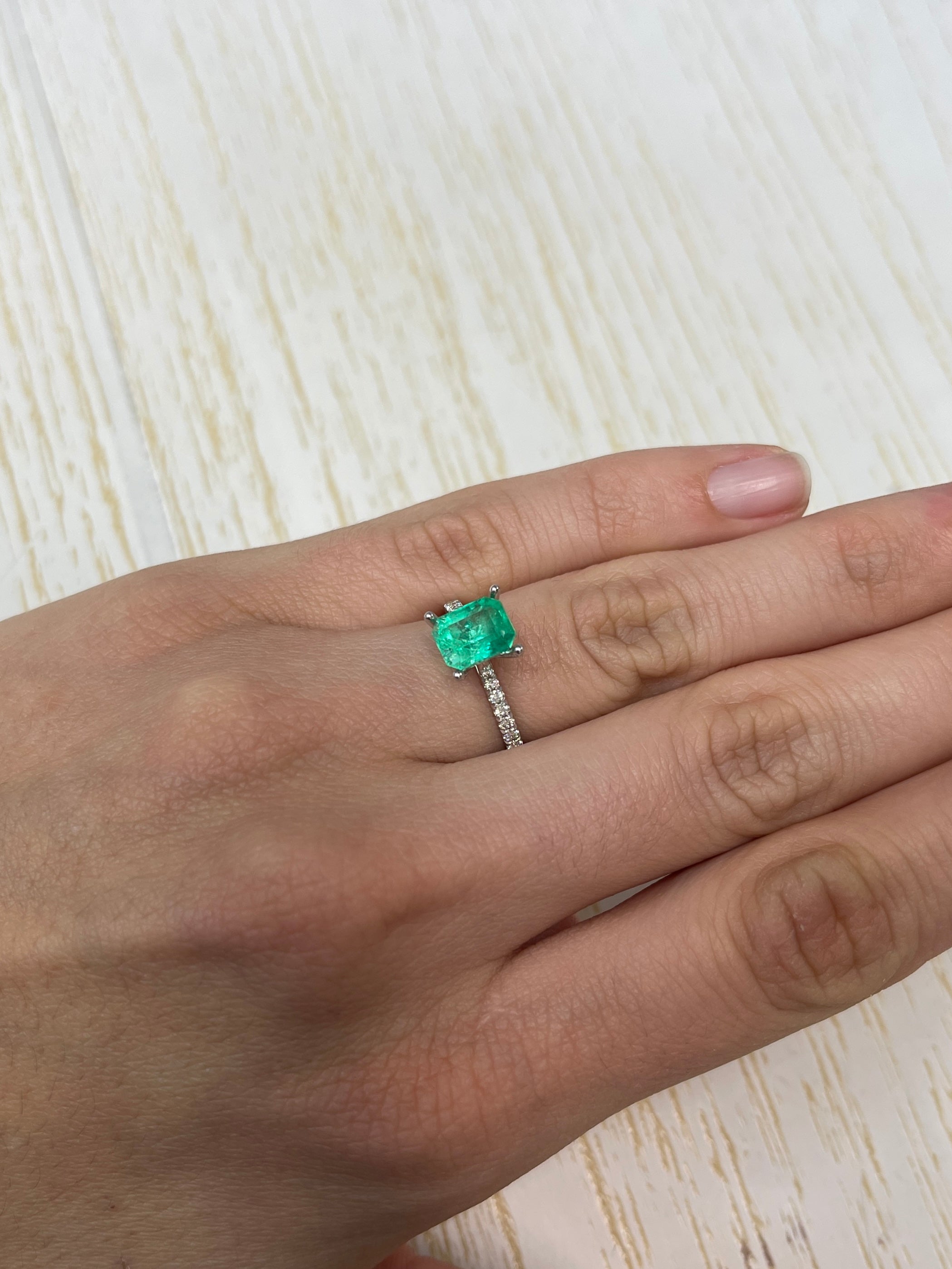 1.92 Carat 8x7mm Muzo Green Natural Loose Colombian Emerald - Emerald Cut Gemstone for Jewelry Making, Engagement Rings & Luxury Gifts