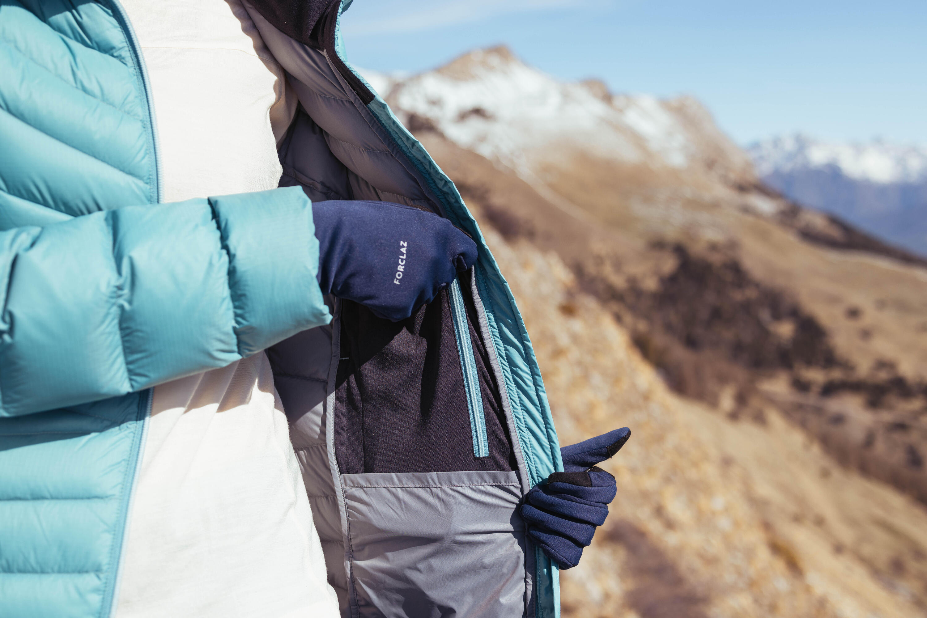 Forclaz MT500 Touchscreen Backpacking Gloves for Adults - Stretchable & Durable for Hiking, Camping & Outdoor Adventures