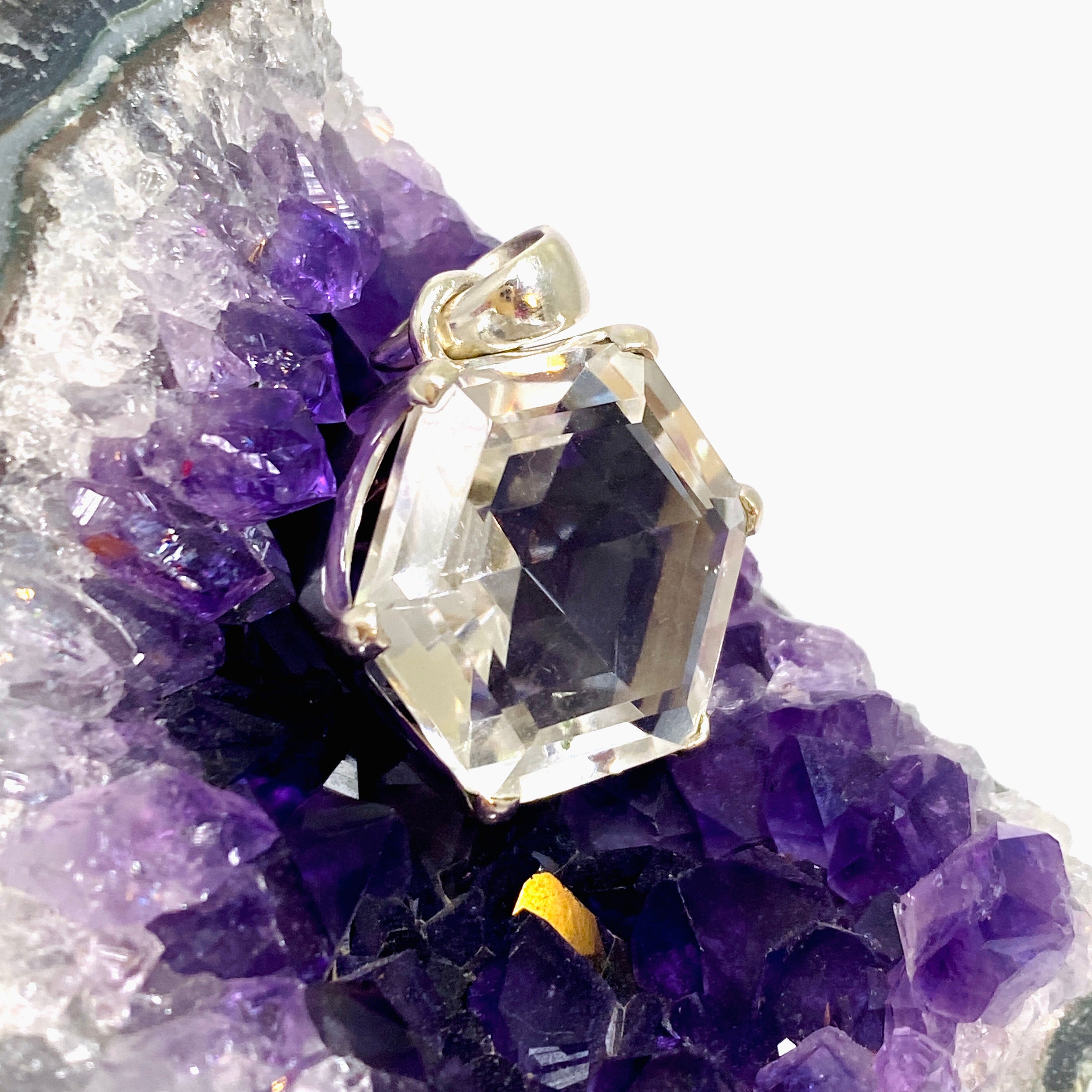 Natural Clear Quartz Hexagon Faceted Pendant Necklace - Elegant Healing Crystal Jewelry for Women - Perfect for Meditation, Yoga & Spiritual Gifts