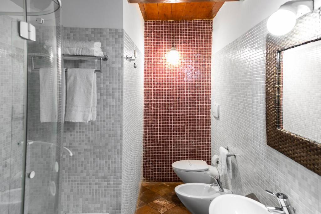 Luxury Double Room for Couples & Travelers - Perfect for Romantic Getaways & Business Trips
