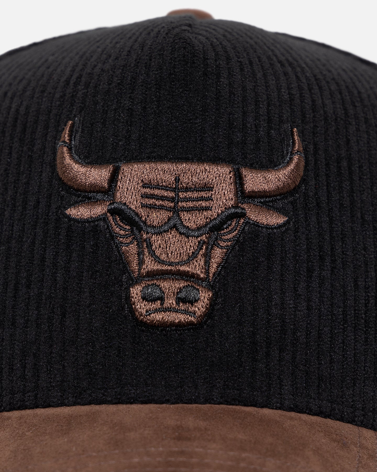 47 Brand Chicago Bulls 'Black Barren' Snapback Hat - Adjustable 47 Offside DT Baseball Cap for Men & Women - Perfect for Basketball Games, Streetwear Fashion & Sports Fans