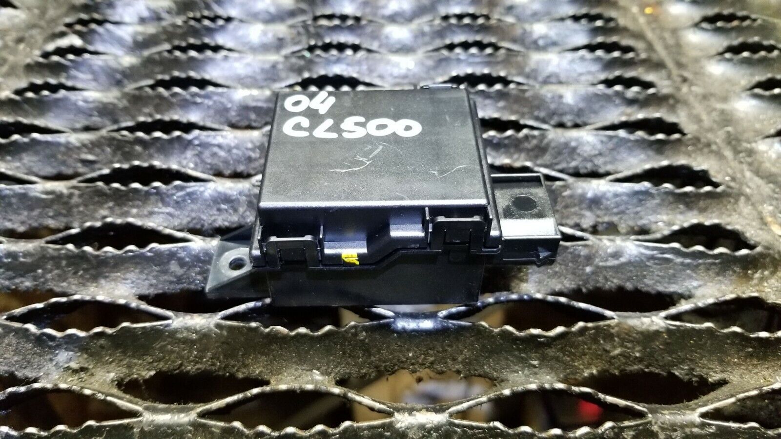 03 04 05 06 Mercedes CL500 Seat Belt Tensioner Control Module OEM Replacement - Perfect for Enhanced Safety & Airbag System Repair