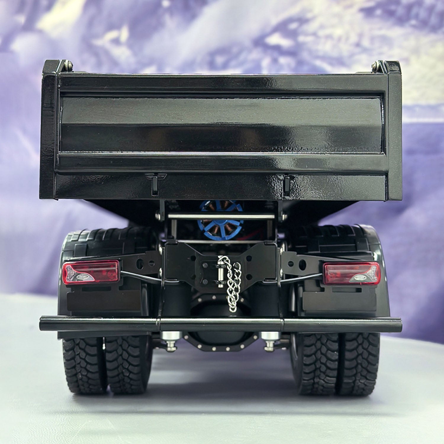1/14 Scale 4x4 RC Hydraulic Dumper Truck - 4WD Remote Control Construction Vehicle with Metal Cabin, LED Lights & Sound Effects - Realistic Tipper Car Model for Adults & Kids (Ideal for Construction Site Play, Collecting & Off-Road Racing)