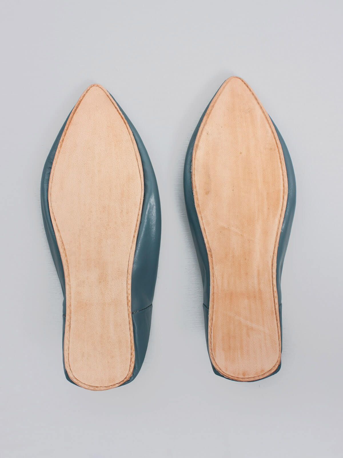 Authentic Moroccan Men's Pointed Babouche Slippers - Soft Leather Grey House Shoes | Perfect for Home, Lounge & Cultural Events
