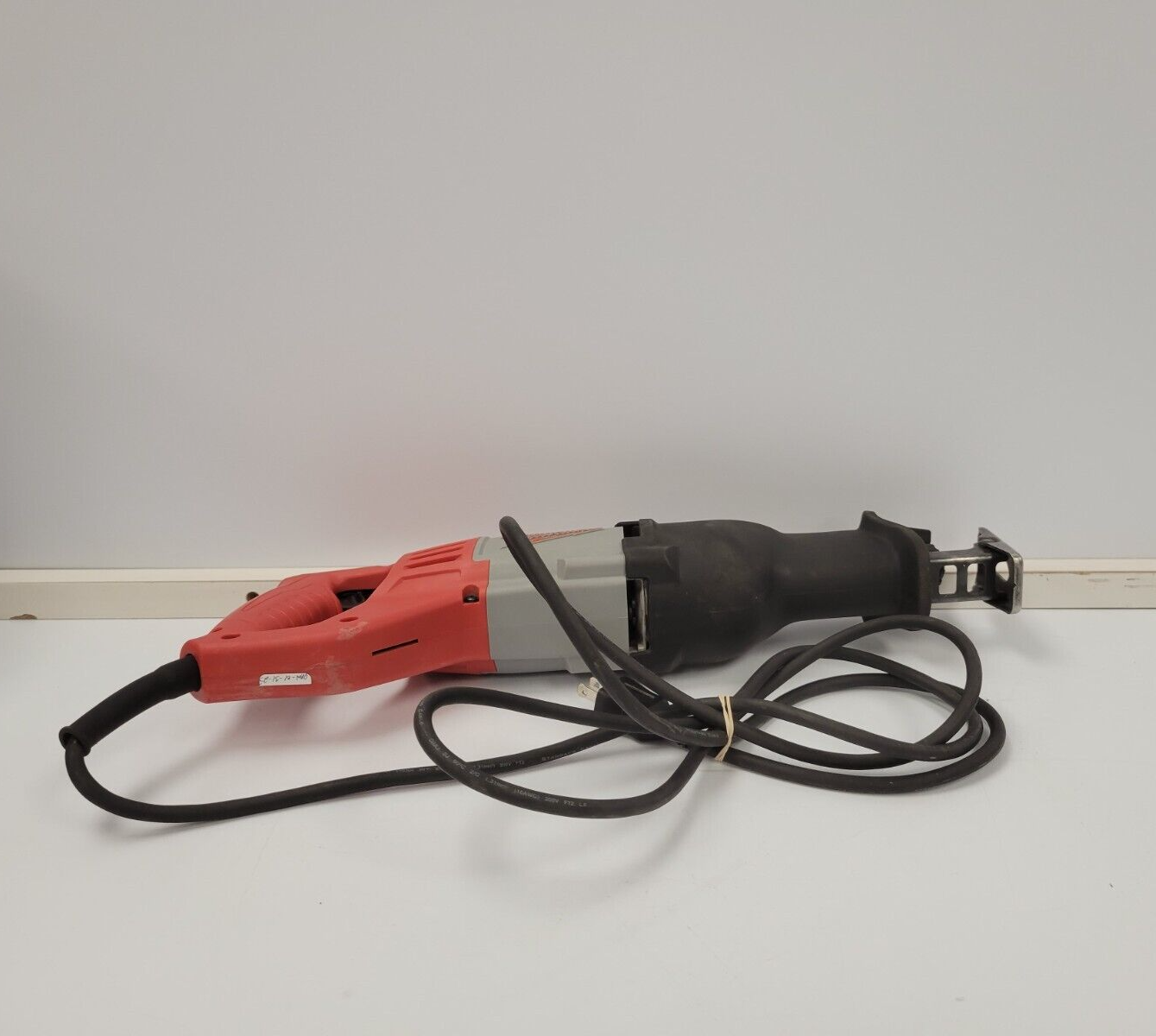 Milwaukee 6509-31 Reciprocating Saw - Heavy Duty Electric Saw for Wood, Metal & Demolition - Perfect for Construction, Renovation & DIY Projects