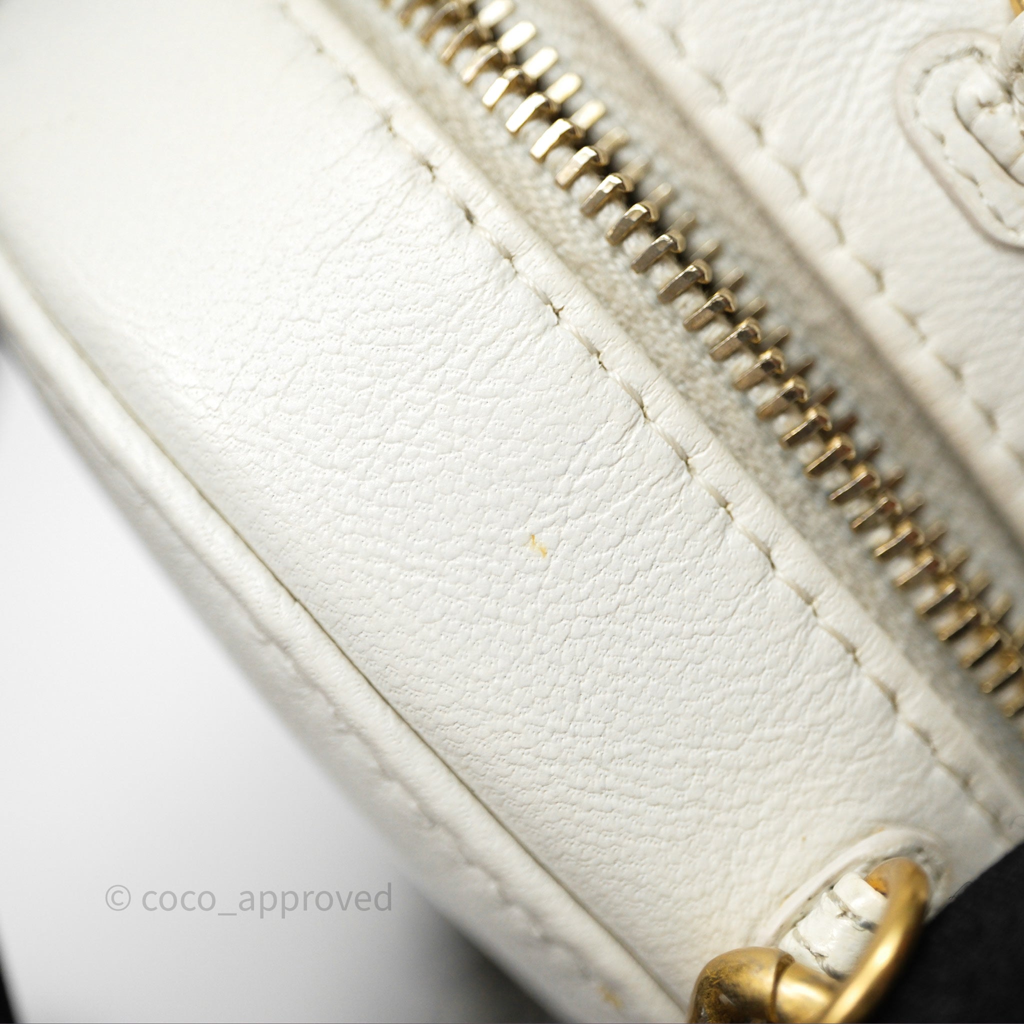 Chanel 19 Round Clutch With Chain - White Calfskin Leather Crossbody Bag Mixed Gold/Silver Hardware - Perfect for Evening Parties & Special Occasions