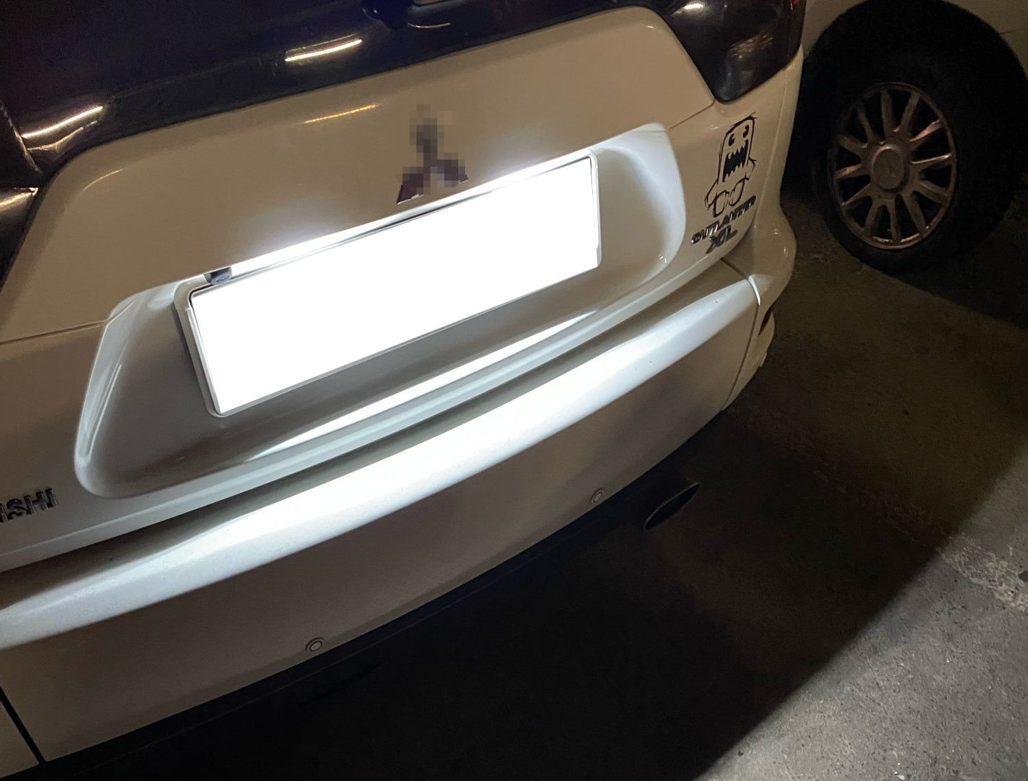 18 SMD White Full LED License Plate Light Kit for 2018+ Mitsubishi Eclipse Cross - Upgrade Your Car's Rear Lighting for Enhanced Visibility & Style