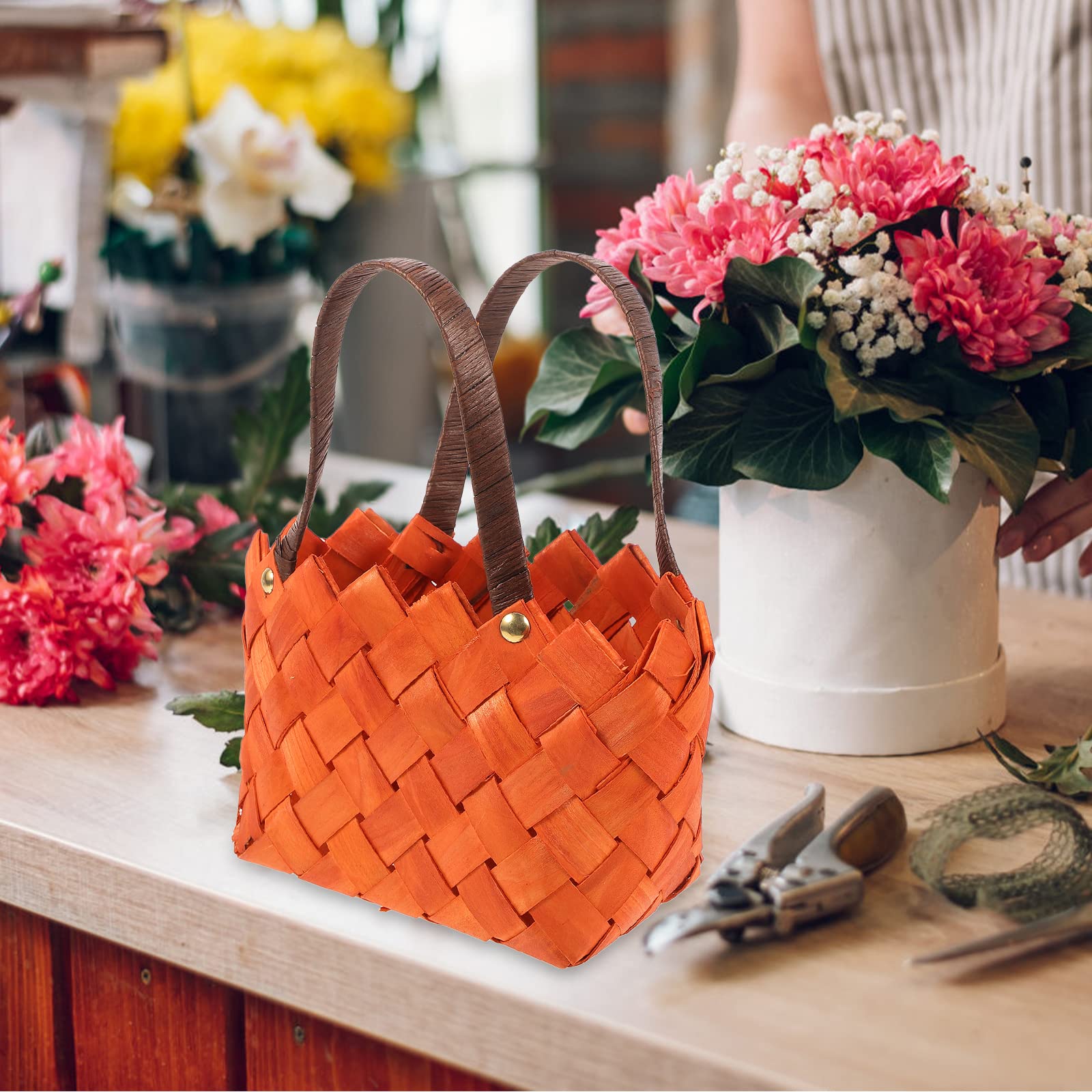 BESPORTBLE Handmade Woven Flower Basket - Small Brown Dried Flower Storage Basket for Home Decor, Wedding Centerpiece & Boho Room Decor - Portable Decorative Basket (1PC)
