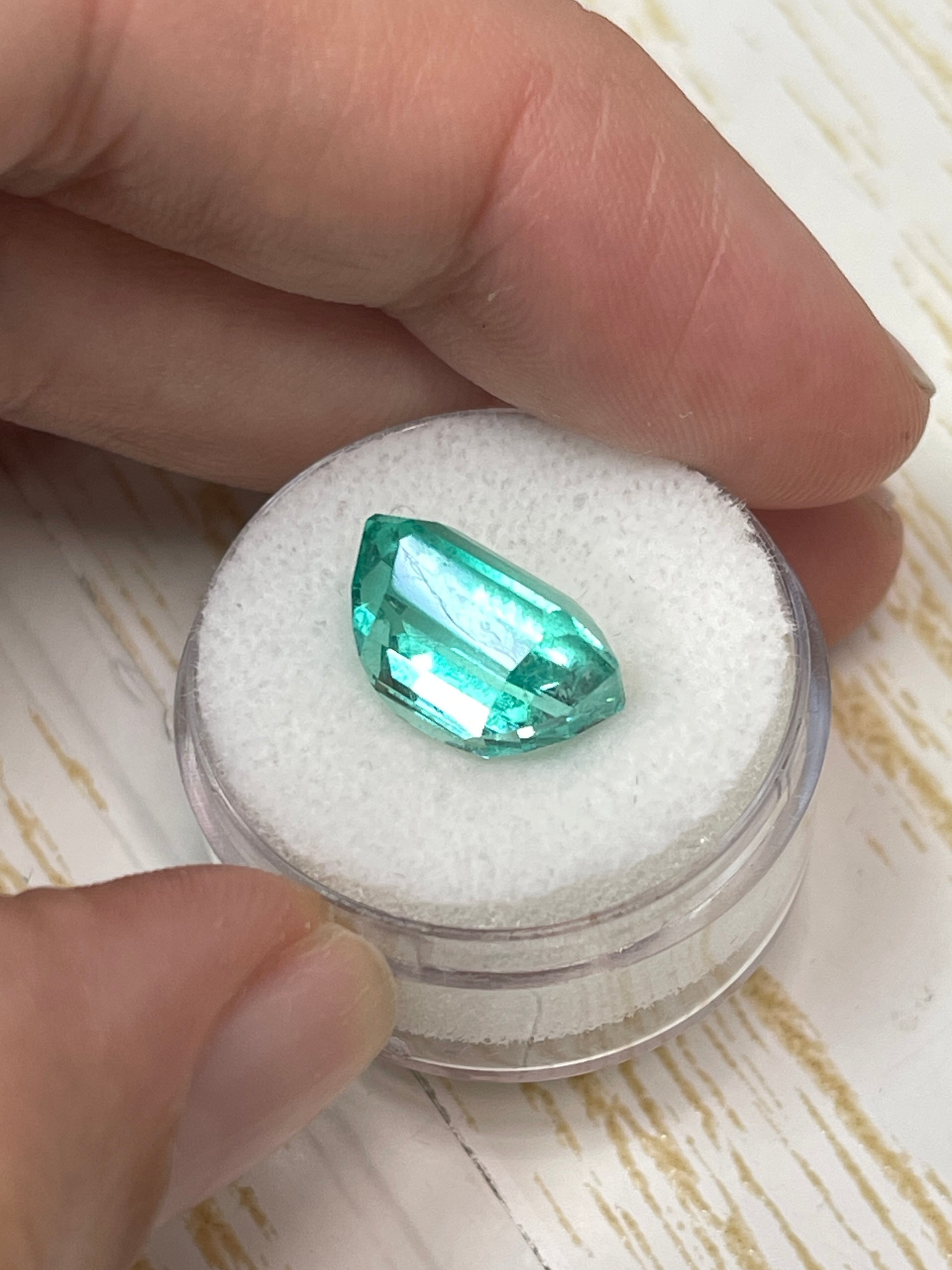 7.62 Carat 13x10mm Loose Colombian Emerald Gemstone - Emerald Cut for Jewelry Making, Engagement Rings & Luxury Gifts