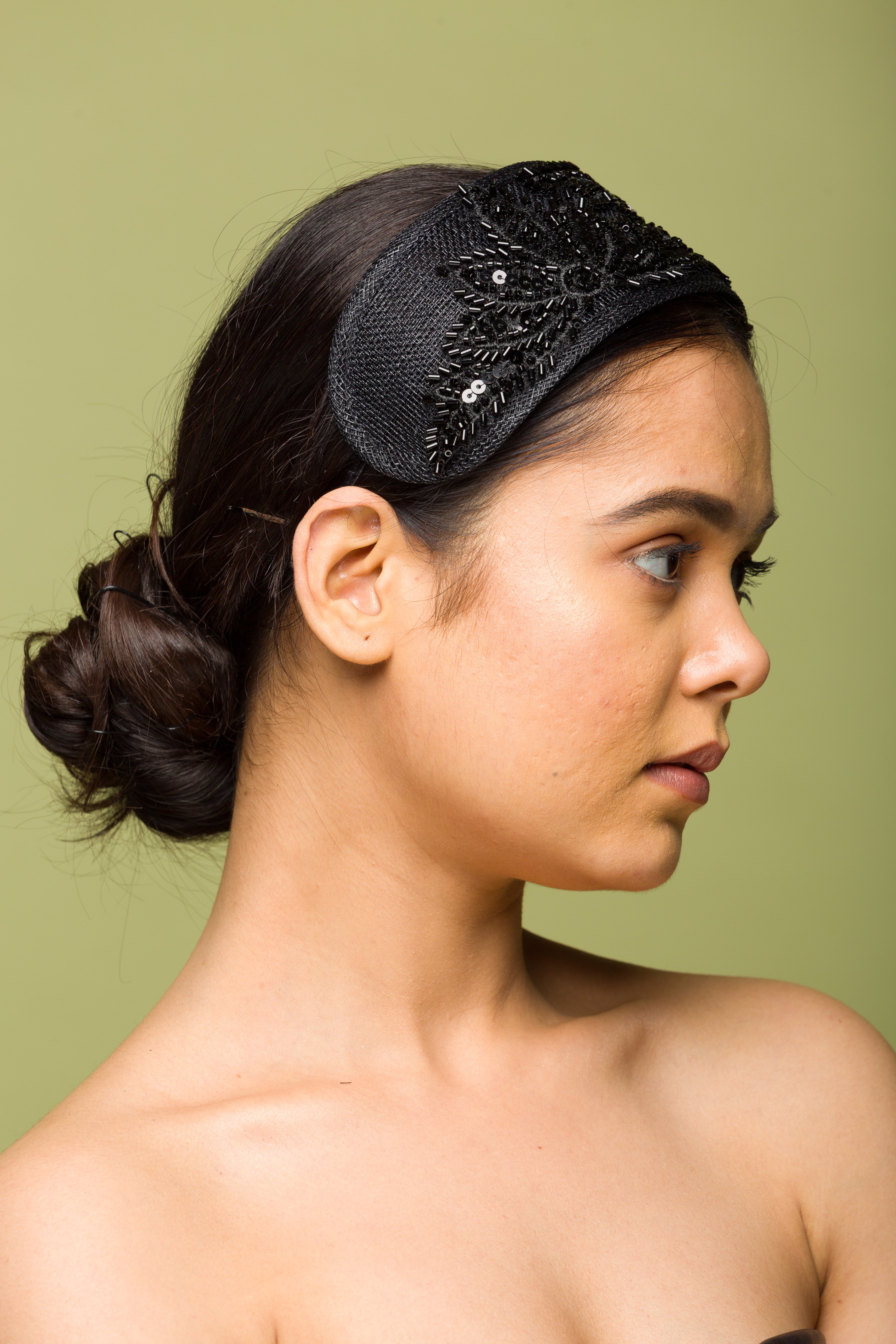 Stylish Black Headband for Women - Versatile Fashion Accessory for Workouts, Yoga, and Everyday Wear