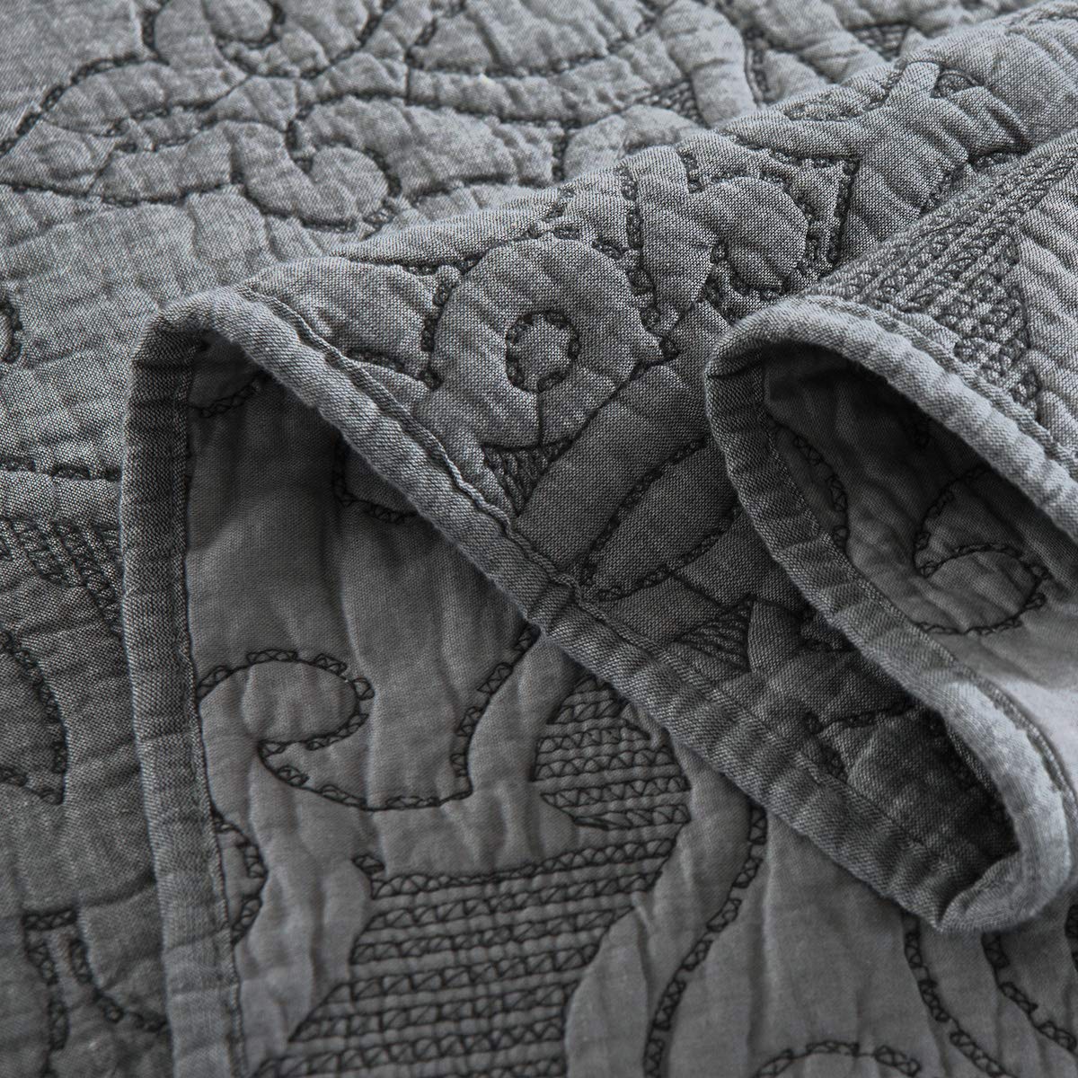 Travan 3-Piece King Size Quilt Set - Ultra Soft Microfiber Lightweight Bedspread & Shams - All Season Bedding Set in Grey - Perfect for Master Bedroom, Guest Room & Cozy Home Decor
