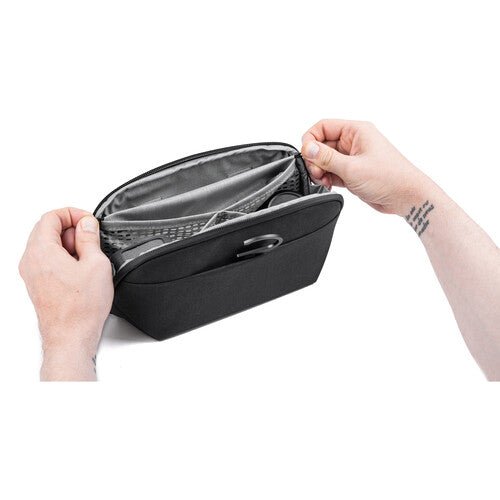 Peak Design Travel Wash Pouch 1L - Waterproof Toiletry Bag for Men & Women, Compact Organizer for Shampoo, Toothbrush & Cosmetics - Perfect for Camping, Gym & Air Travel (Black)