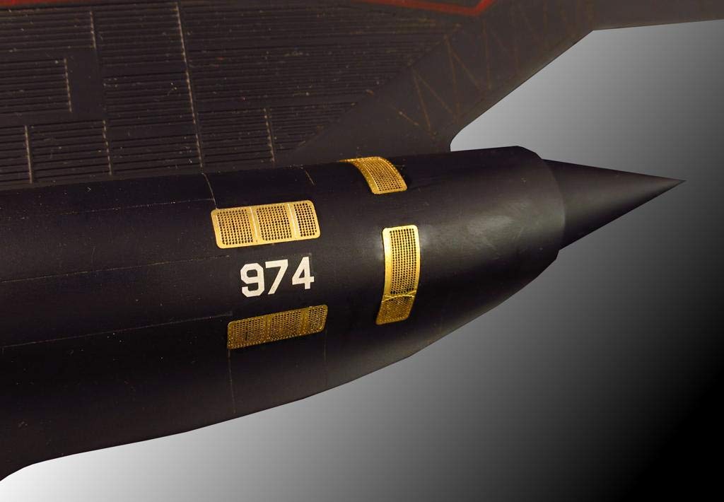 SR-71 Blackbird 1/72 Scale Model Kit - MD7207 - Detailed Aircraft Replica for Collectors & Hobbyists - Perfect for Display, Gifts & Aviation Enthusiasts