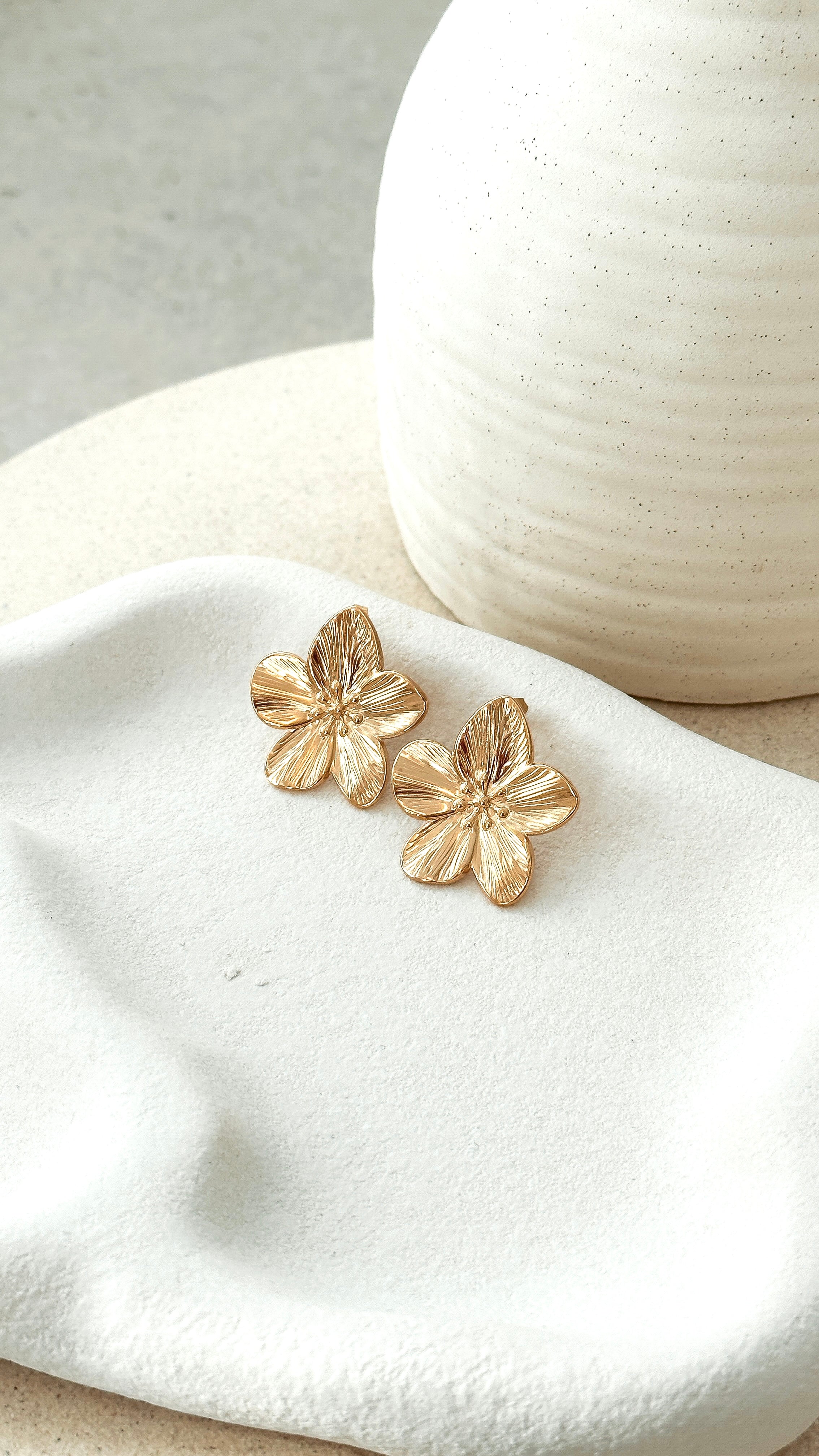 Breeze Earrings - Elegant Gold Hoop Earrings for Women | Perfect for Everyday Wear & Special Occasions