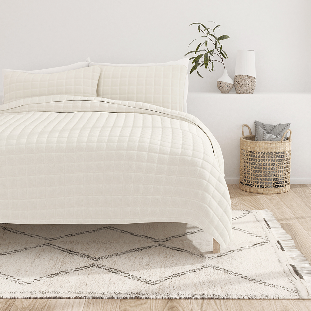 3 Piece Square Quilted Coverlet Set - Queen Size Bedding, Lightweight All-Season Comforter with Matching Pillow Shams - Perfect for Guest Rooms, Master Bedrooms & Cozy Home Decor